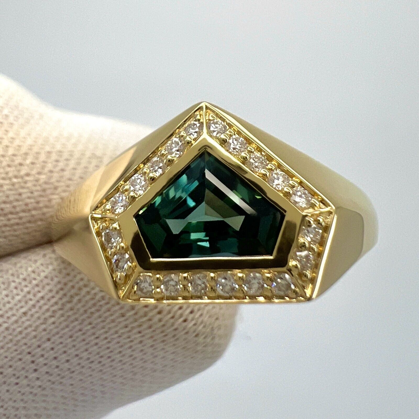 1.46ct Fancy Untreated Colour Change Sapphire Diamond 18k Gold Halo Signet Ring — view 4