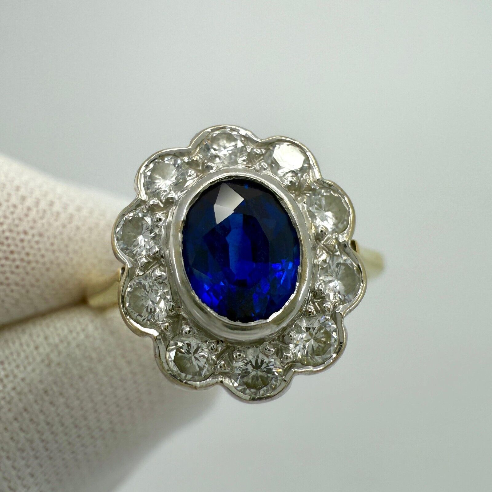 1.52ct Vivid Cornflower Blue Ceylon Sapphire And Diamond 18k Gold Cluster Ring — view 5