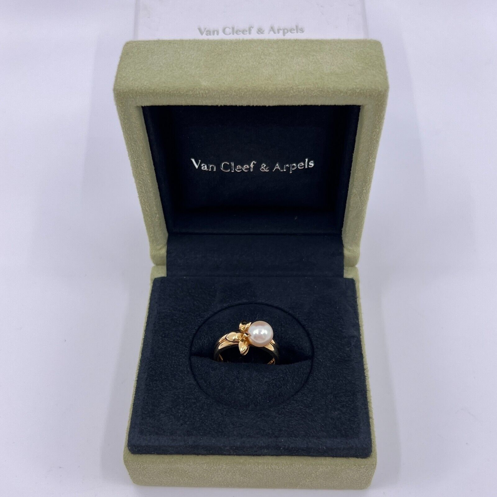 Rare Vintage Van Cleef & Arpels White Pearl 18k Yellow Gold Flower Ring EU49 — view 2