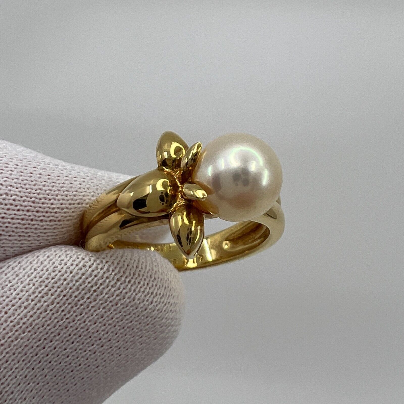 Rare Vintage Van Cleef & Arpels White Pearl 18k Yellow Gold Flower Ring EU49 — view 3
