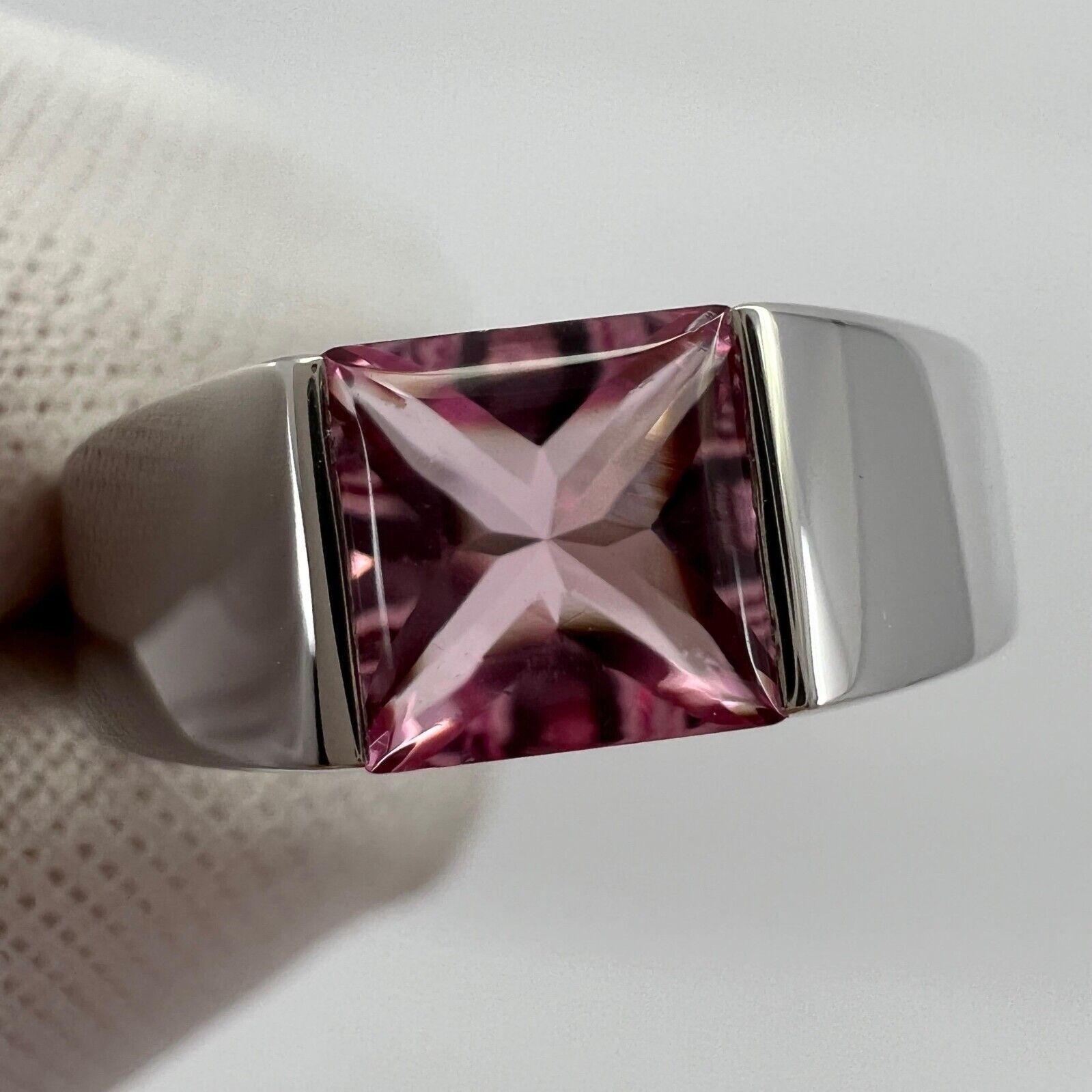 Vintage Cartier Vivid Pink Tourmaline 18 Karat White Gold Tank Band Ring 50 — view 5