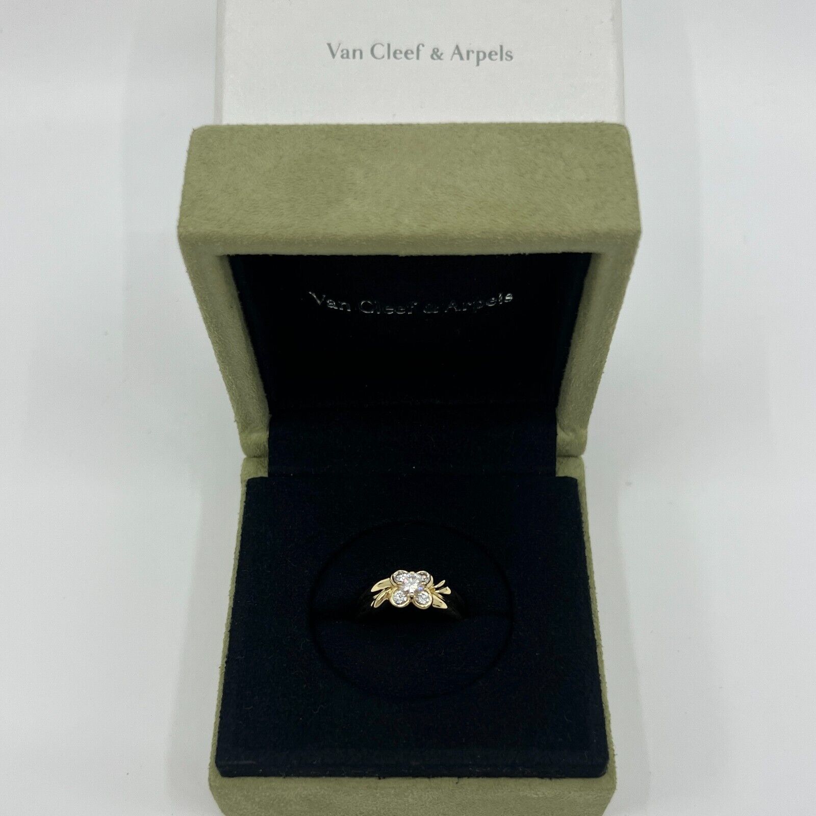 Rare Vintage Van Cleef & Arpels Round Diamond 18k Yellow Gold Flower Onbell Ring — view 2