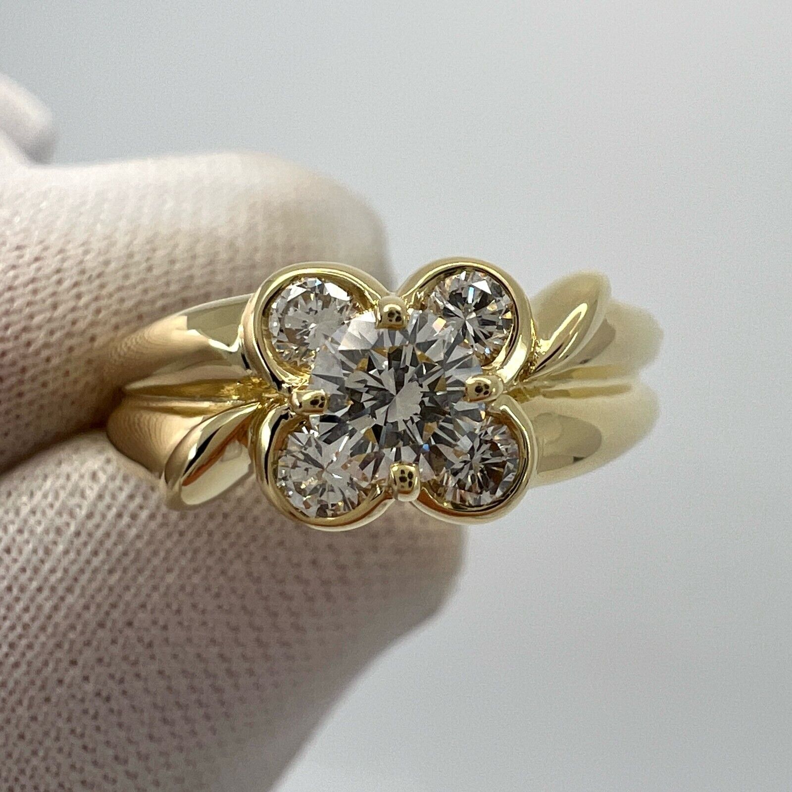 Rare Vintage Van Cleef & Arpels Round Diamond 18k Yellow Gold Flower Onbell Ring — view 3