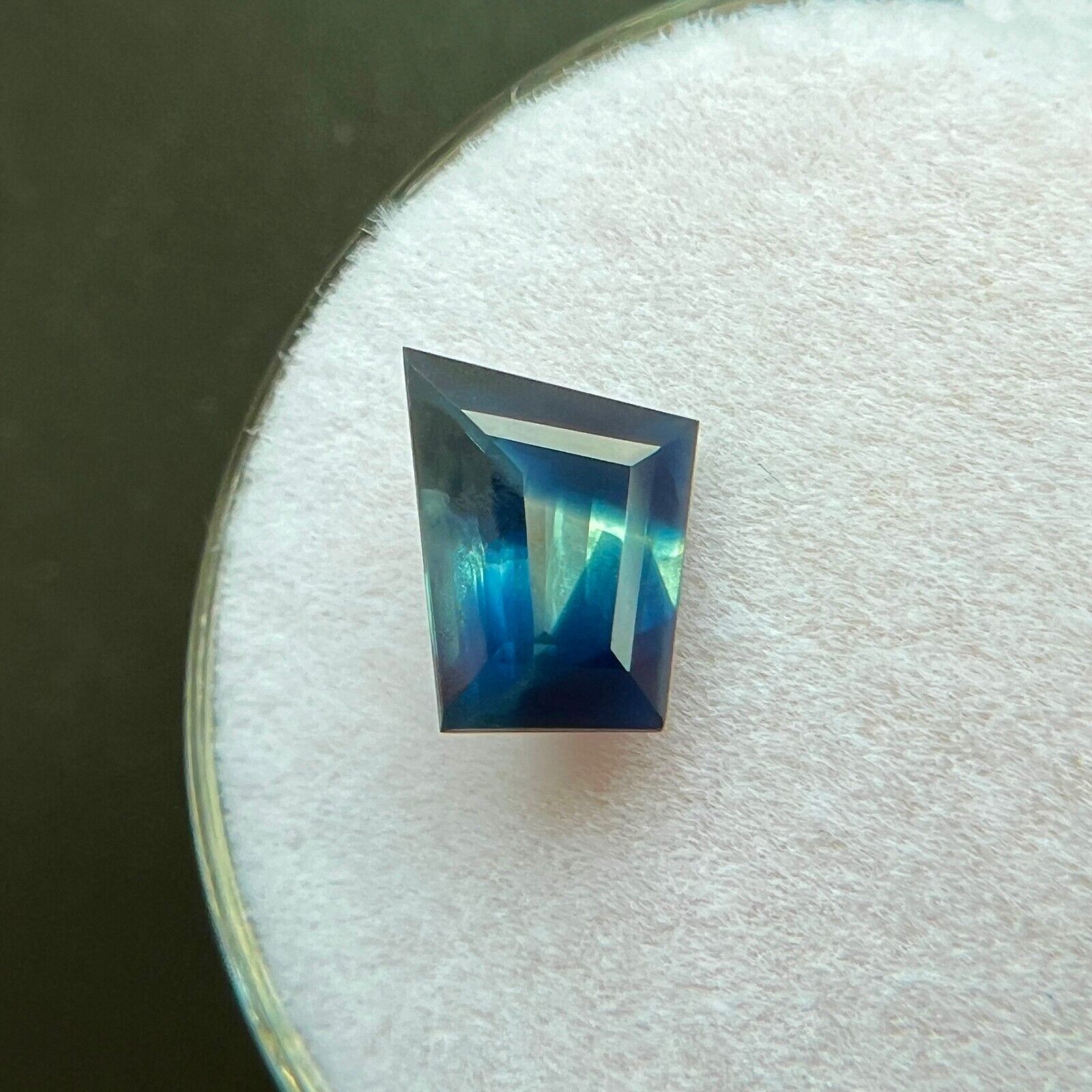 Unique GIA Certified NATURAL 1.49ct Bi Colour Sapphire Fancy THAI Gemstone 7.6x6mm — view 3
