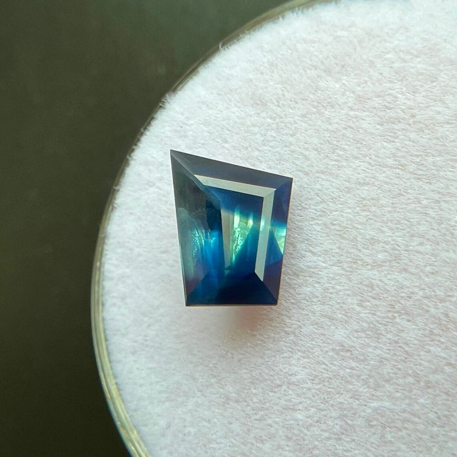 Unique GIA Certified NATURAL 1.49ct Bi Colour Sapphire Fancy THAI Gemstone 7.6x6mm — view 4