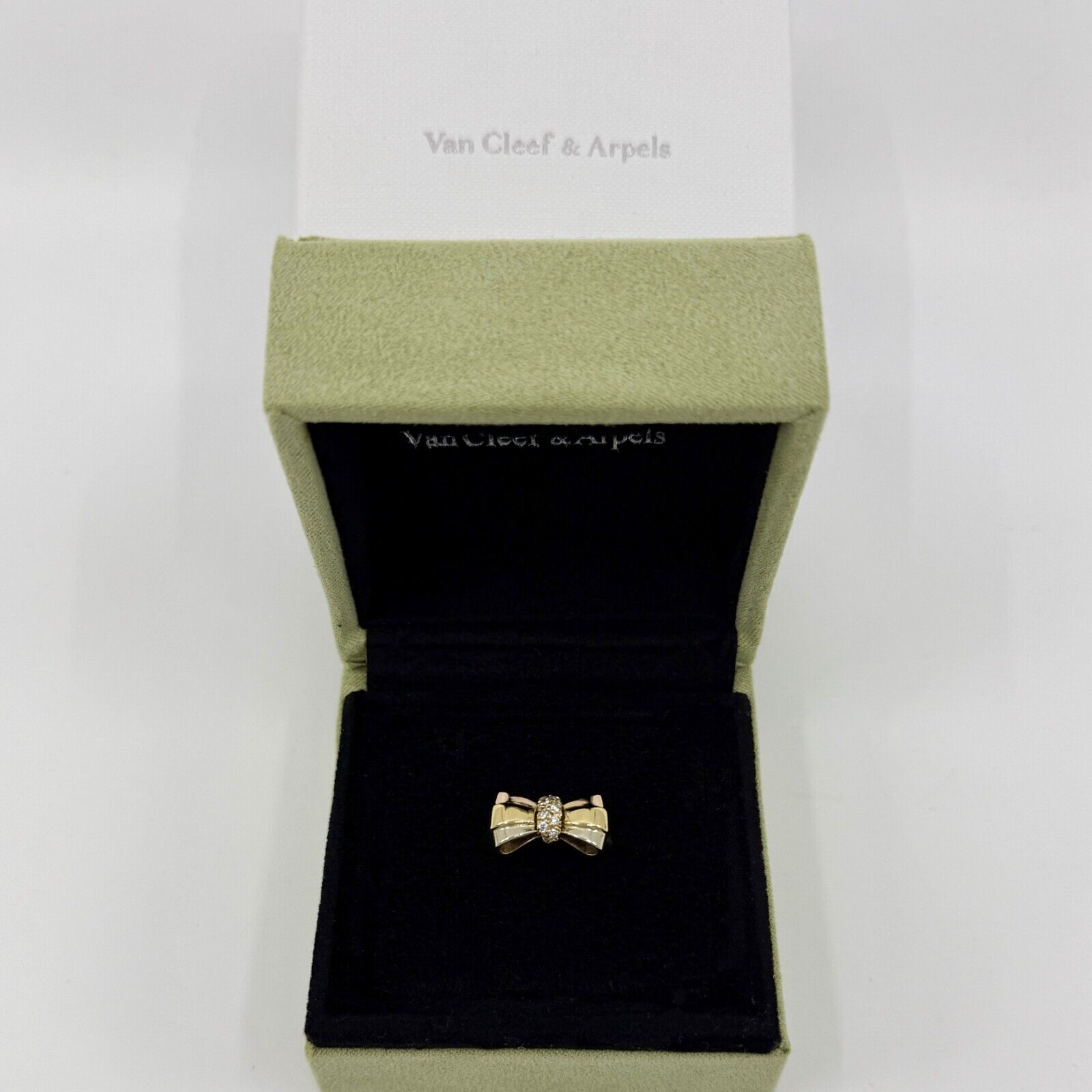 Rare Vintage Van Cleef & Arpels Diamond Ribbon Bow 18k Mutli Tone Gold Ring — view 2