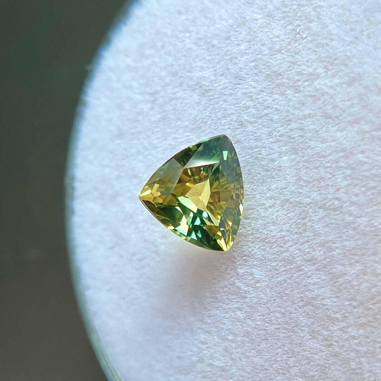 GIA CERTIFIED No Heat 0.81ct Bi Colour Sapphire Blue Yellow Triangle 5.3x5.9mm — view 4