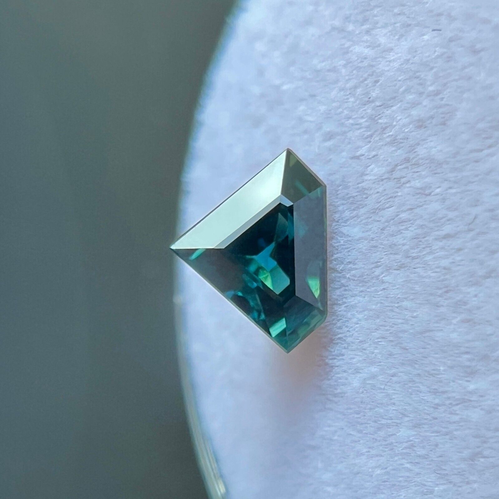 UNIQUE 1.07ct GIA CERTIFIED Shield Cut Sapphire UNTREATED Green Blue AUSTRALIAN — view 4