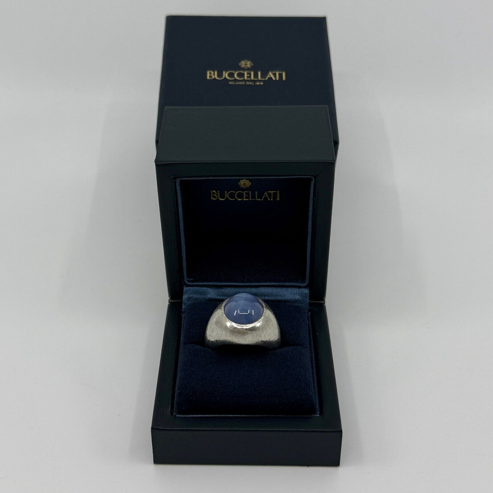 Rare Vintage Buccellati Ceylon Blue Star Sapphire 950 Platinum Dome Signet Ring — view 2