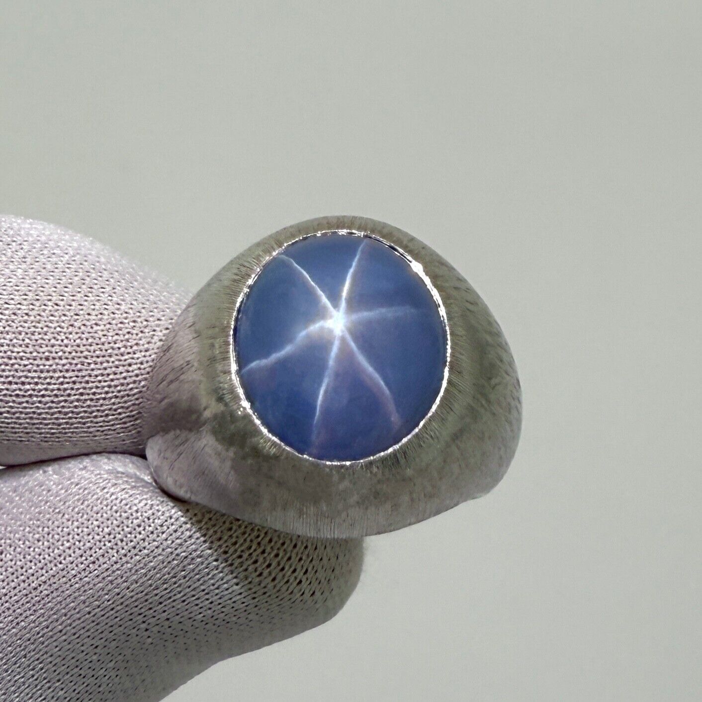 Rare Vintage Buccellati Ceylon Blue Star Sapphire 950 Platinum Dome Signet Ring — view 4