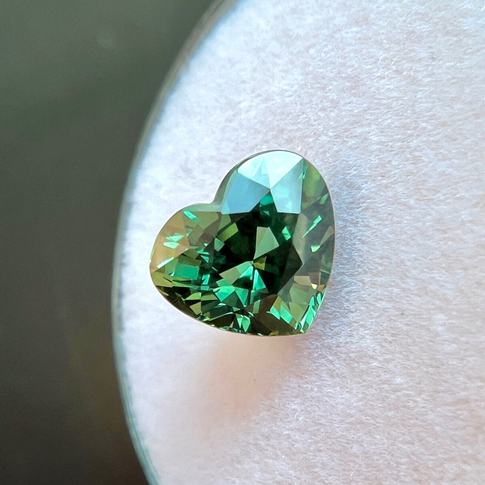 2.16ct GIA CERTIFIED Vivid Green NATURAL Sapphire AUSTRALIAN Heart Cut RARE Gem — view 3