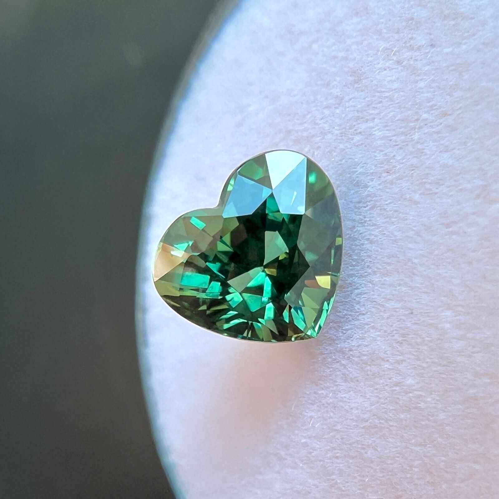 2.16ct GIA CERTIFIED Vivid Green NATURAL Sapphire AUSTRALIAN Heart Cut RARE Gem — view 5