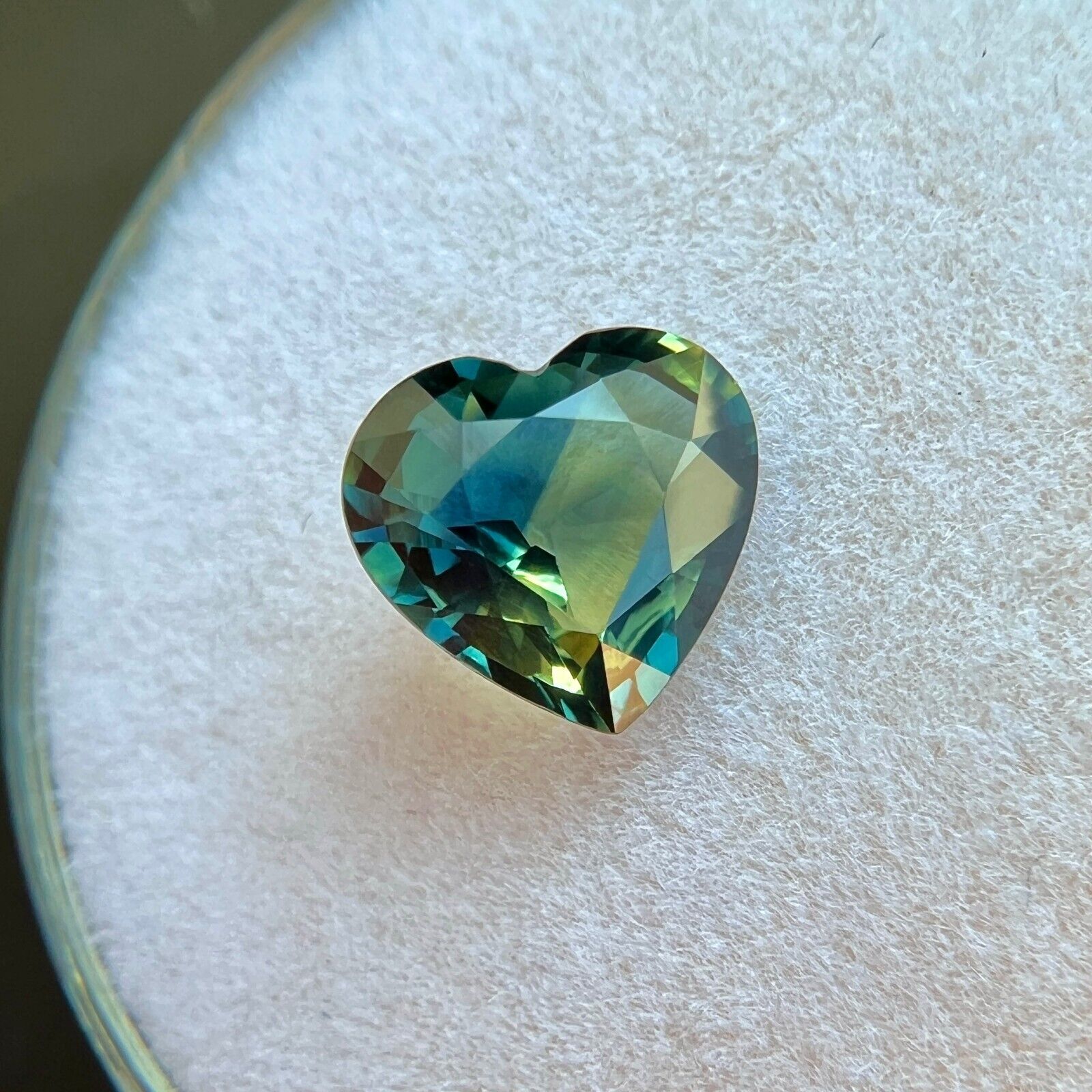 GIA CERTIFIED 1.53ct Bi Colour Australian UNTREATED Sapphire Yellow Blue Heart — view 4
