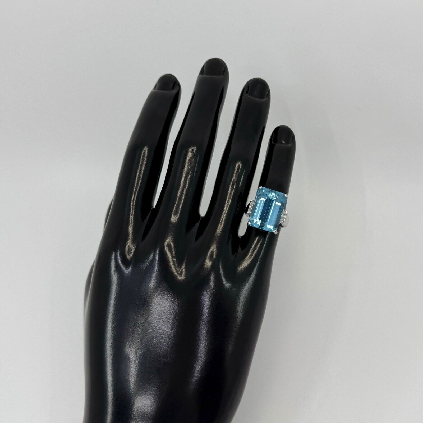 15.21ct Fine Santa Maria Blue Emerald Cut Aquamarine And Diamond Platinum Ring — view 5