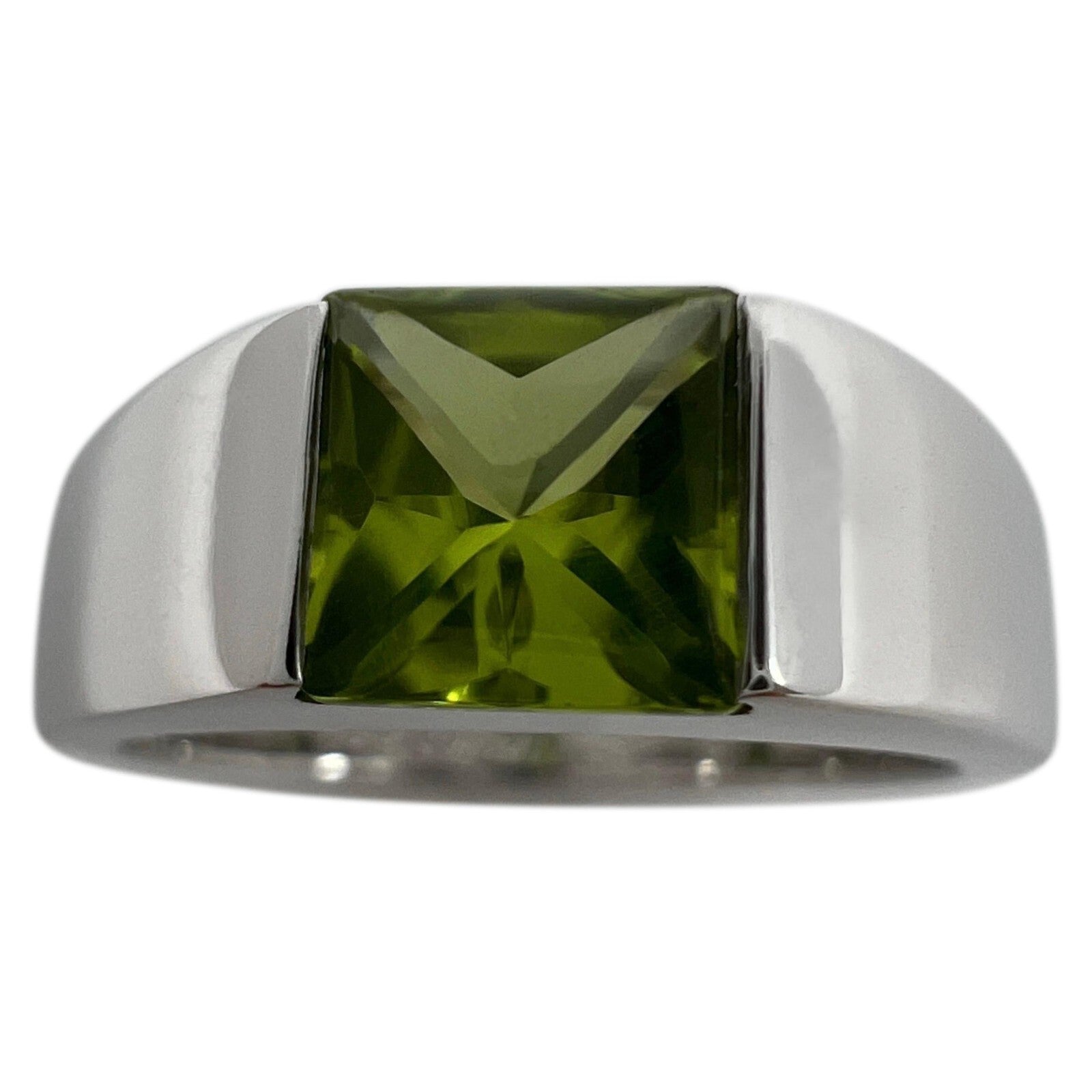 Vintage Cartier Vivid Green Peridot 18 Karat White Gold Tank Band Solo Ring 49 — view 1