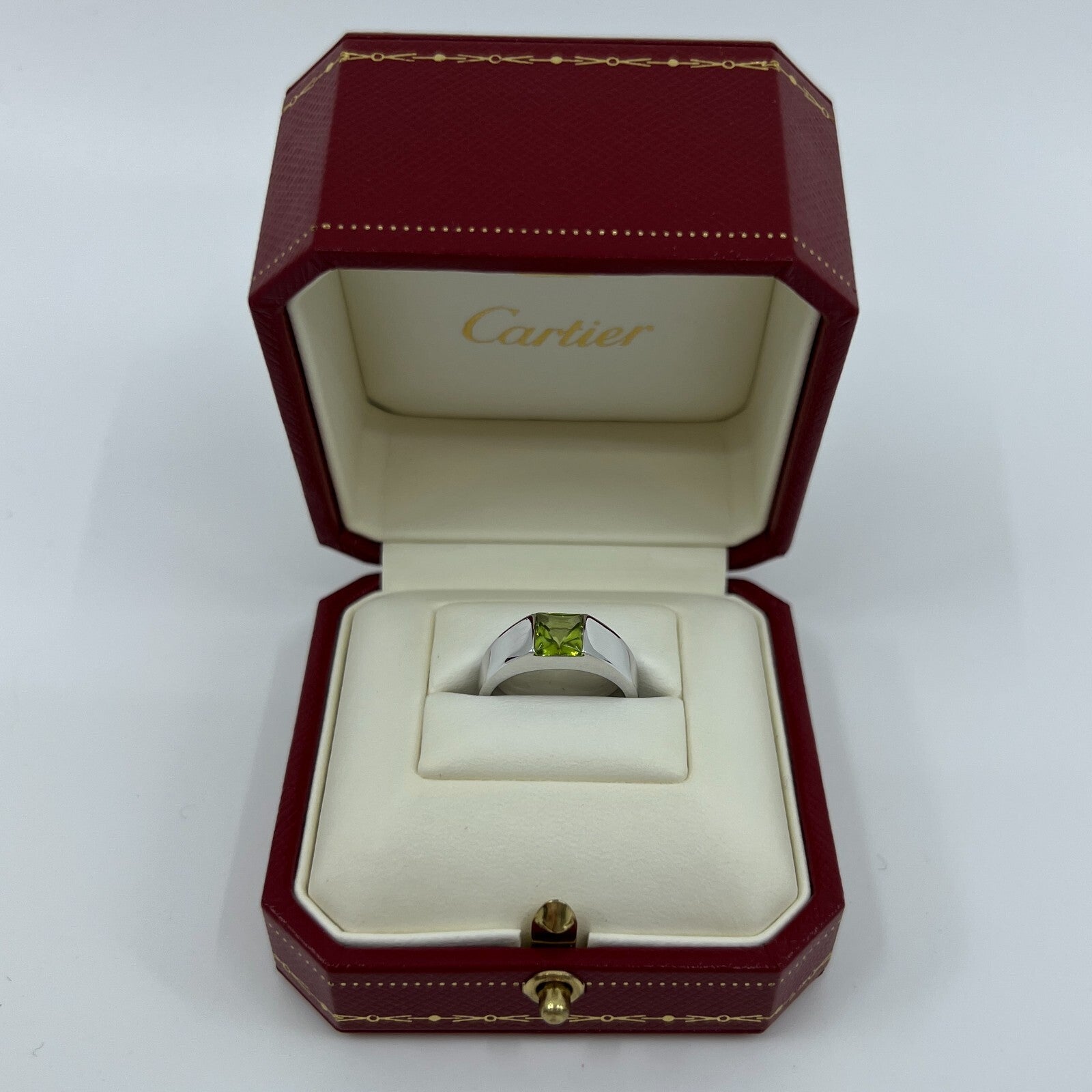 Vintage Cartier Vivid Green Peridot 18 Karat White Gold Tank Band Solo Ring 49 — view 2