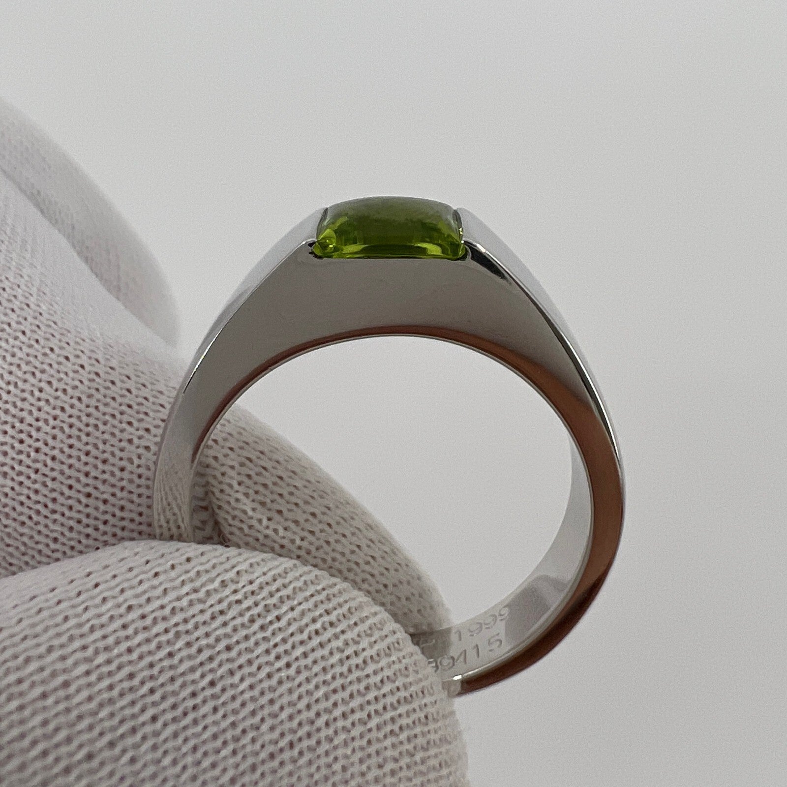 Vintage Cartier Vivid Green Peridot 18 Karat White Gold Tank Band Solo Ring 49 — view 4