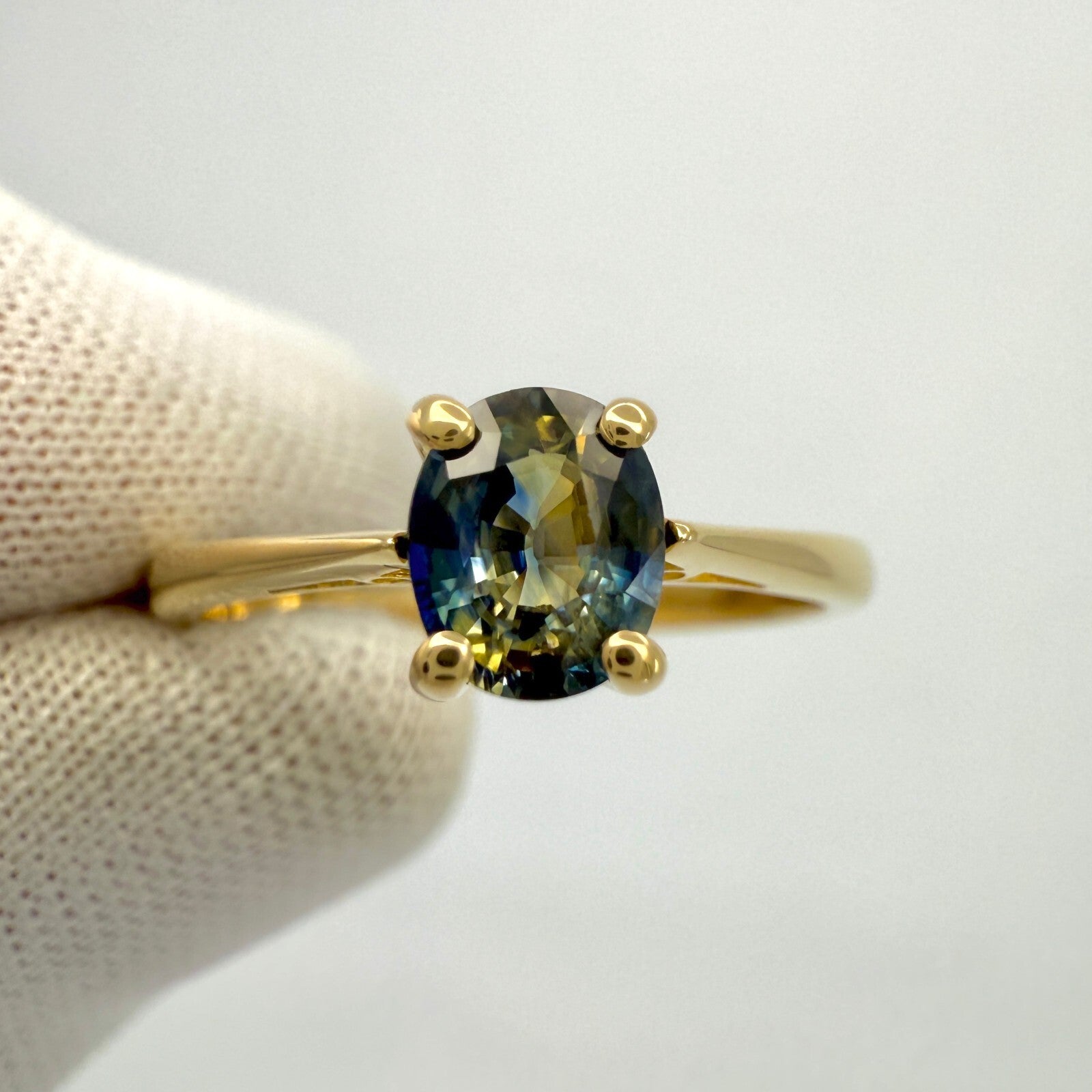 Unique 0.85ct Bi Colour Oval CEYLON Blue Yellow Sapphire Solitaire 18k Gold Ring — view 2