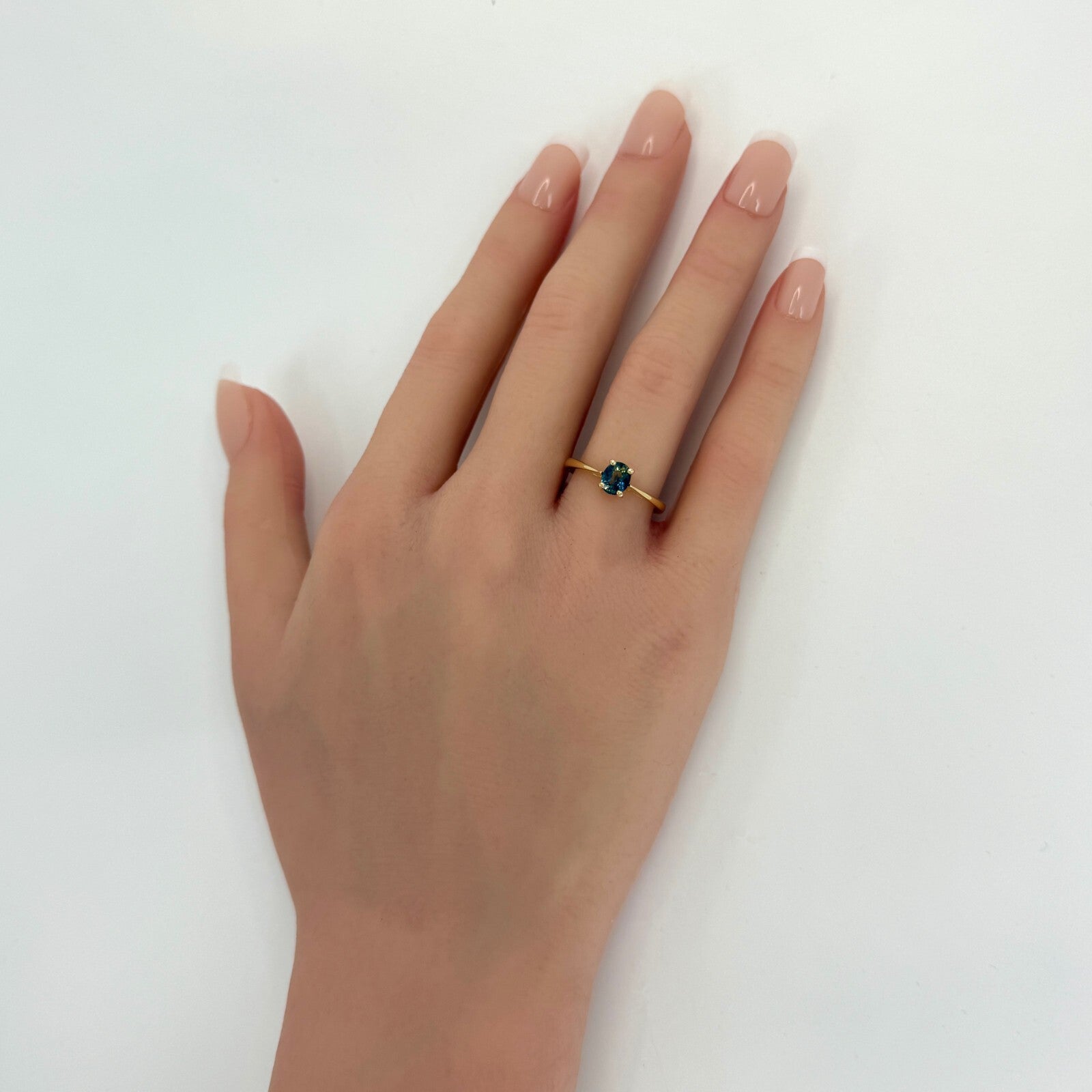 Unique 0.85ct Bi Colour Oval CEYLON Blue Yellow Sapphire Solitaire 18k Gold Ring — view 3