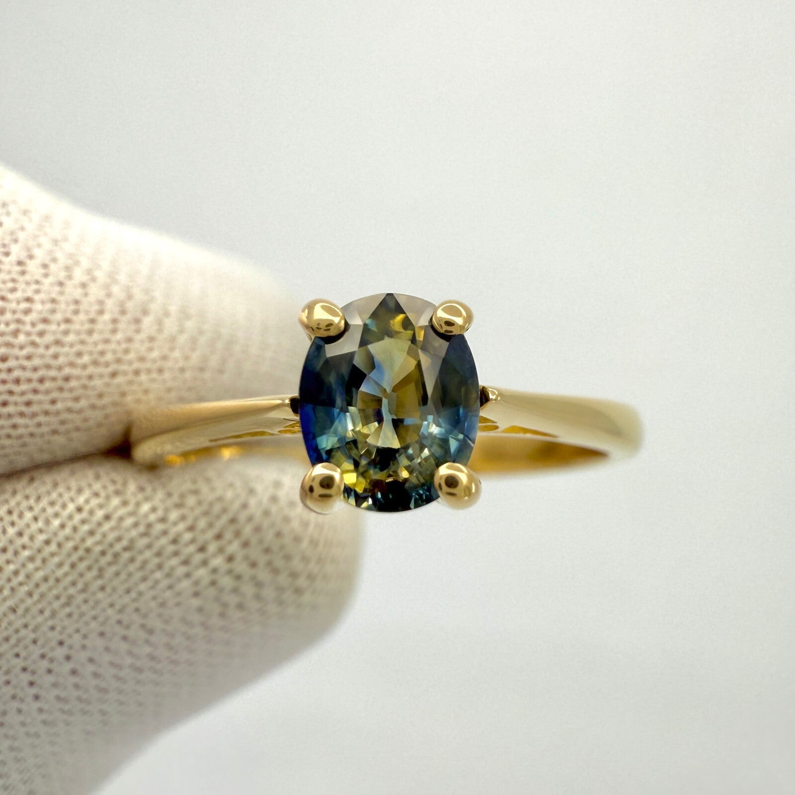 Unique 0.85ct Bi Colour Oval CEYLON Blue Yellow Sapphire Solitaire 18k Gold Ring — view 4