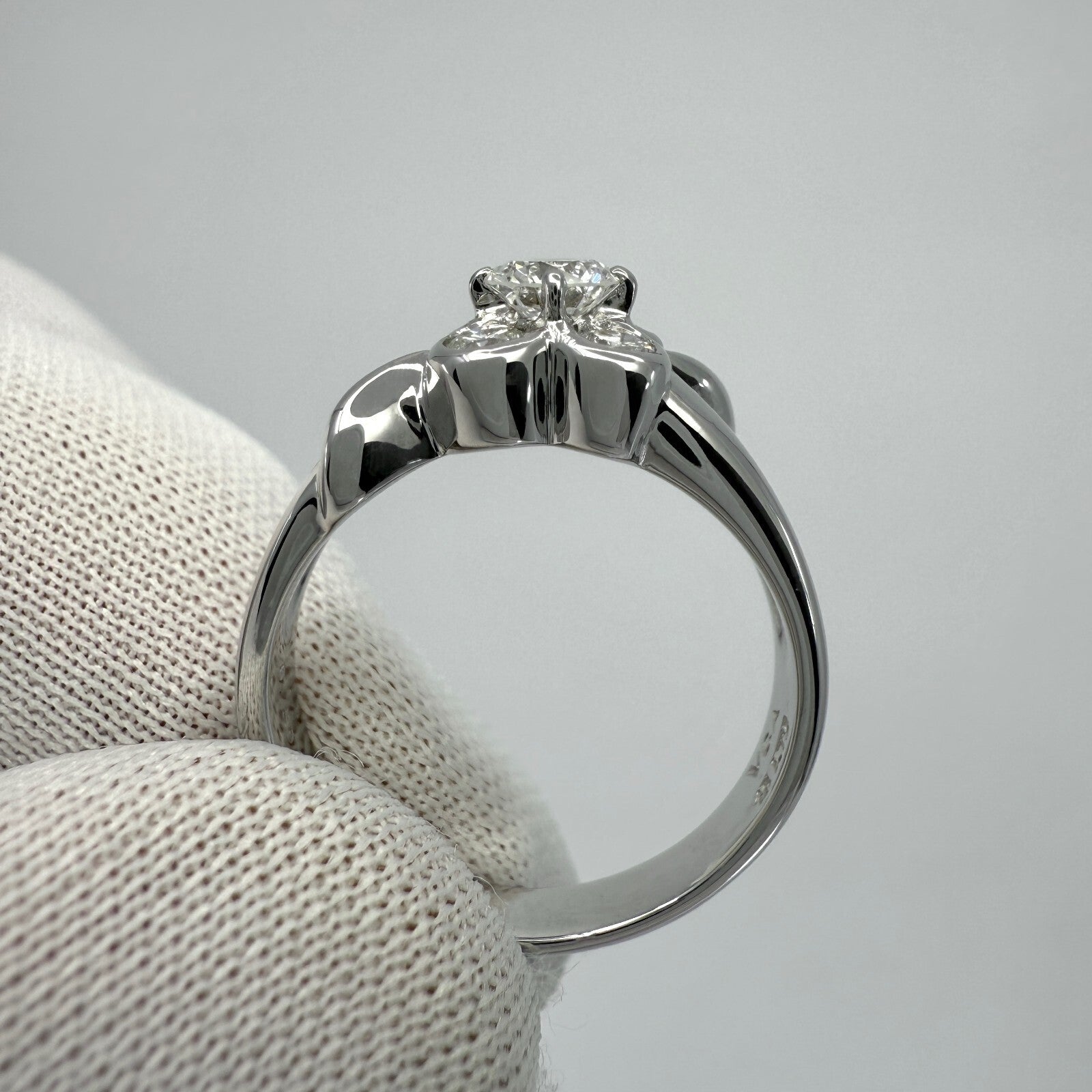 Rare Vintage Van Cleef & Arpels Diamond 18k White Gold Flower Onbell Ring — view 5