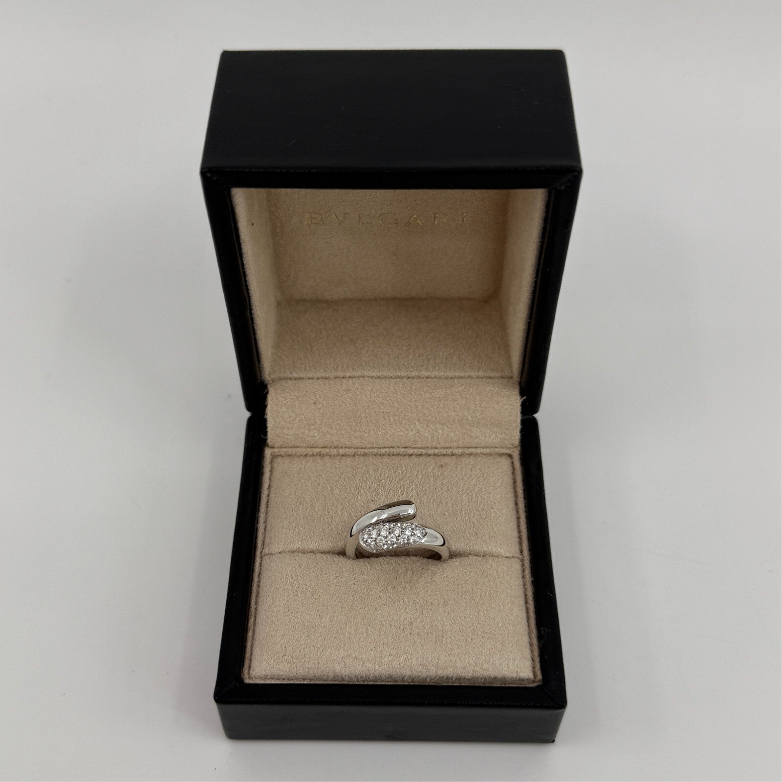 Rare Vintage Bvlgari Astrea Pavé Diamond 18k White Gold Bypass Ring — view 2