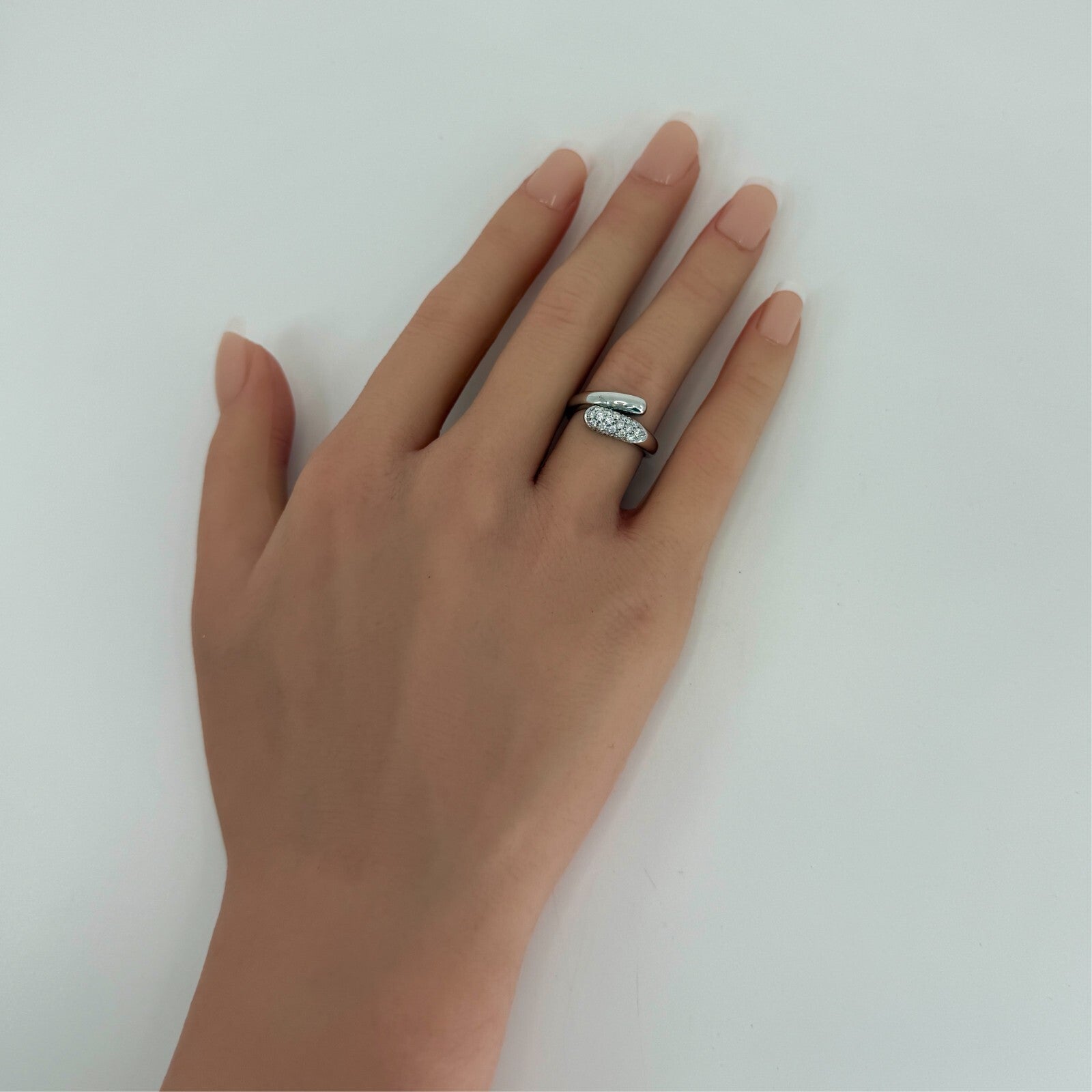 Rare Vintage Bvlgari Astrea Pavé Diamond 18k White Gold Bypass Ring — view 4