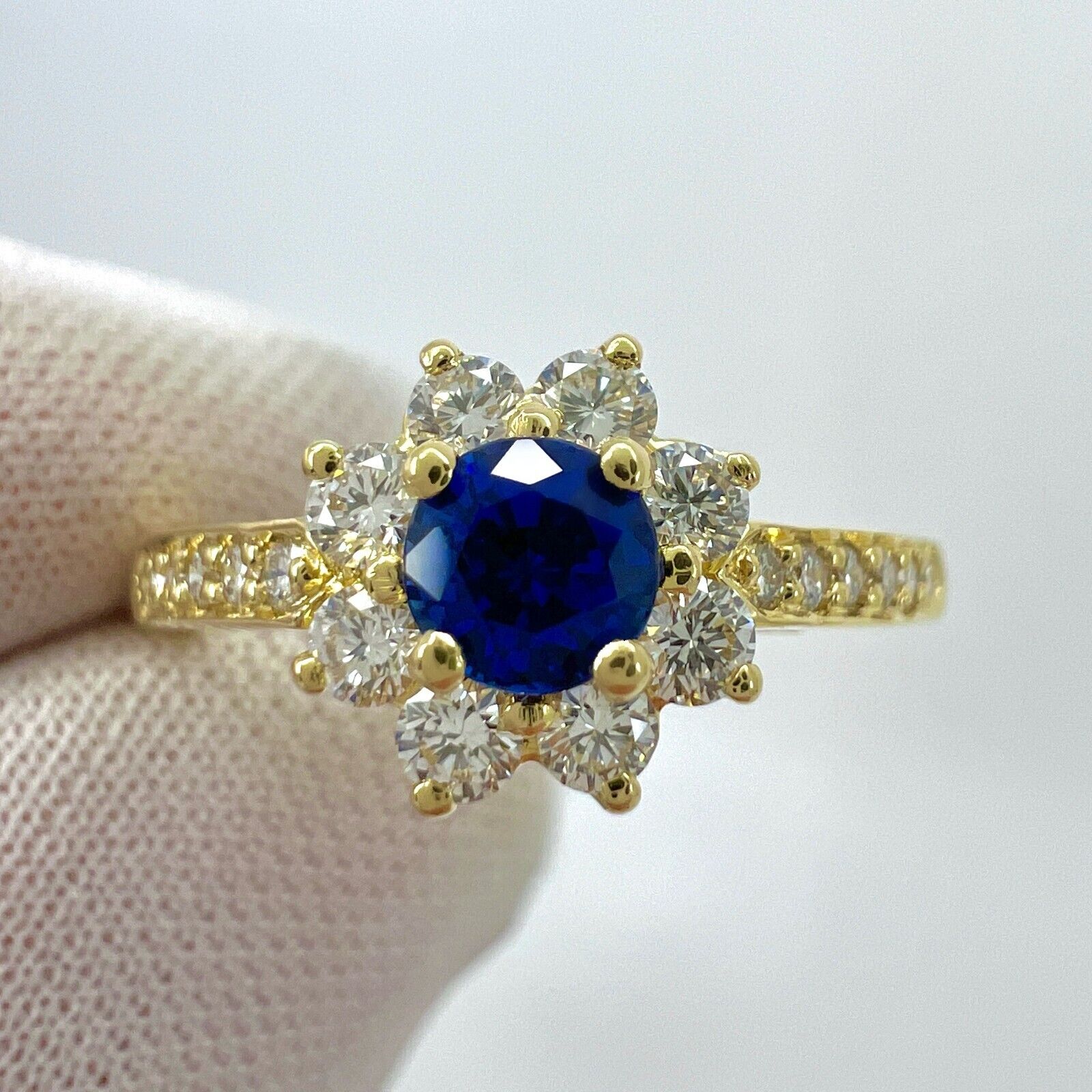 Tiffany & Co. Cornflower Blue Round Sapphire Diamond Flower 18k Yellow Gold Ring — view 2