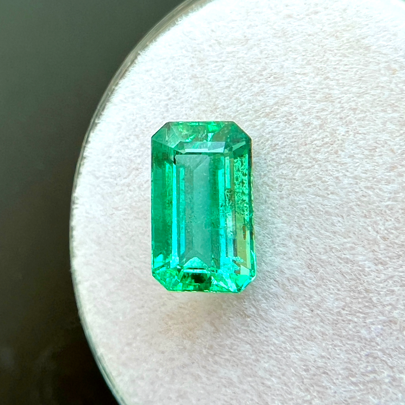 NATURAL 1.68ct Emerald Vivid Green Octagon Cut 9.1x5.4mm Loose RARE Gemstone — view 2