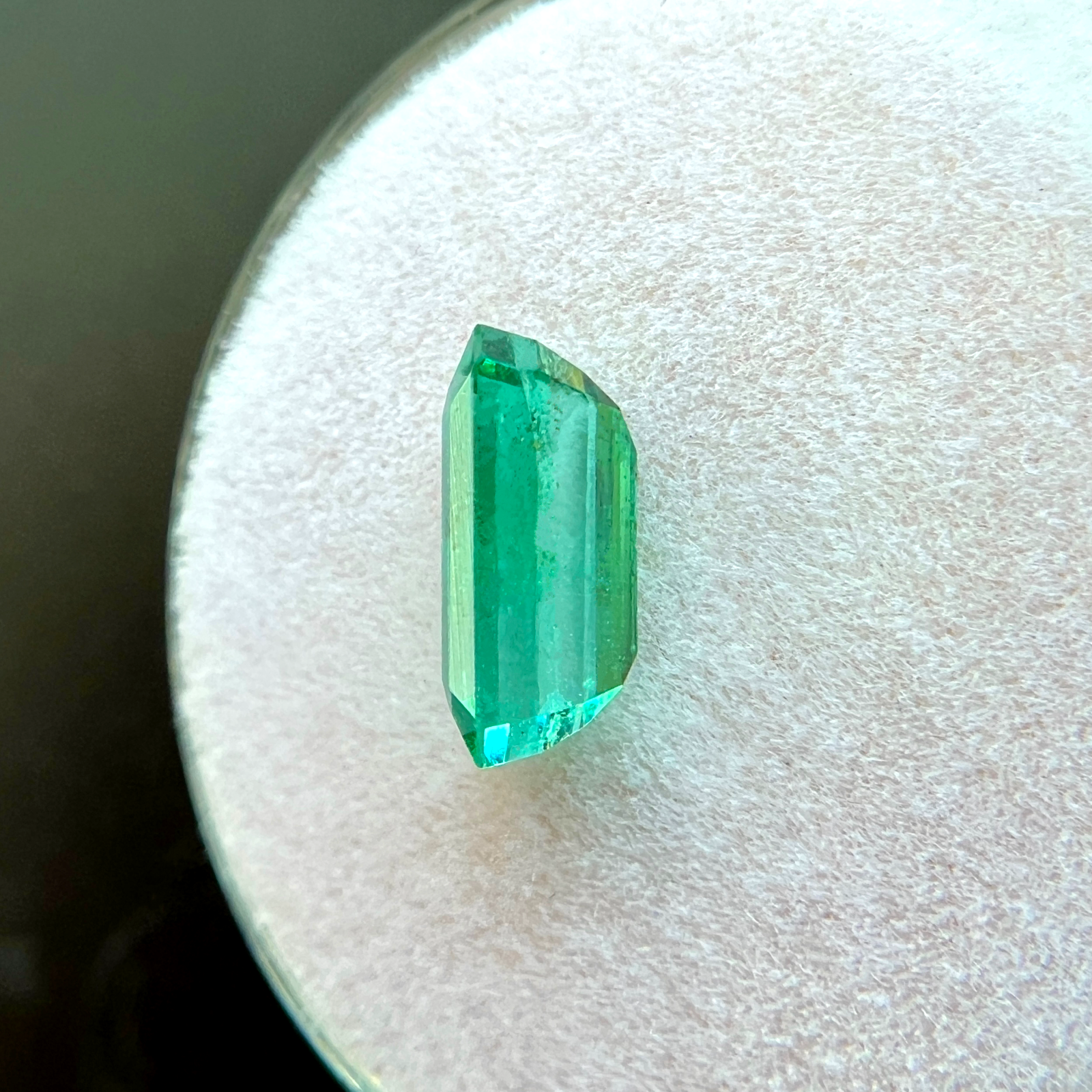 NATURAL 1.68ct Emerald Vivid Green Octagon Cut 9.1x5.4mm Loose RARE Gemstone — view 4