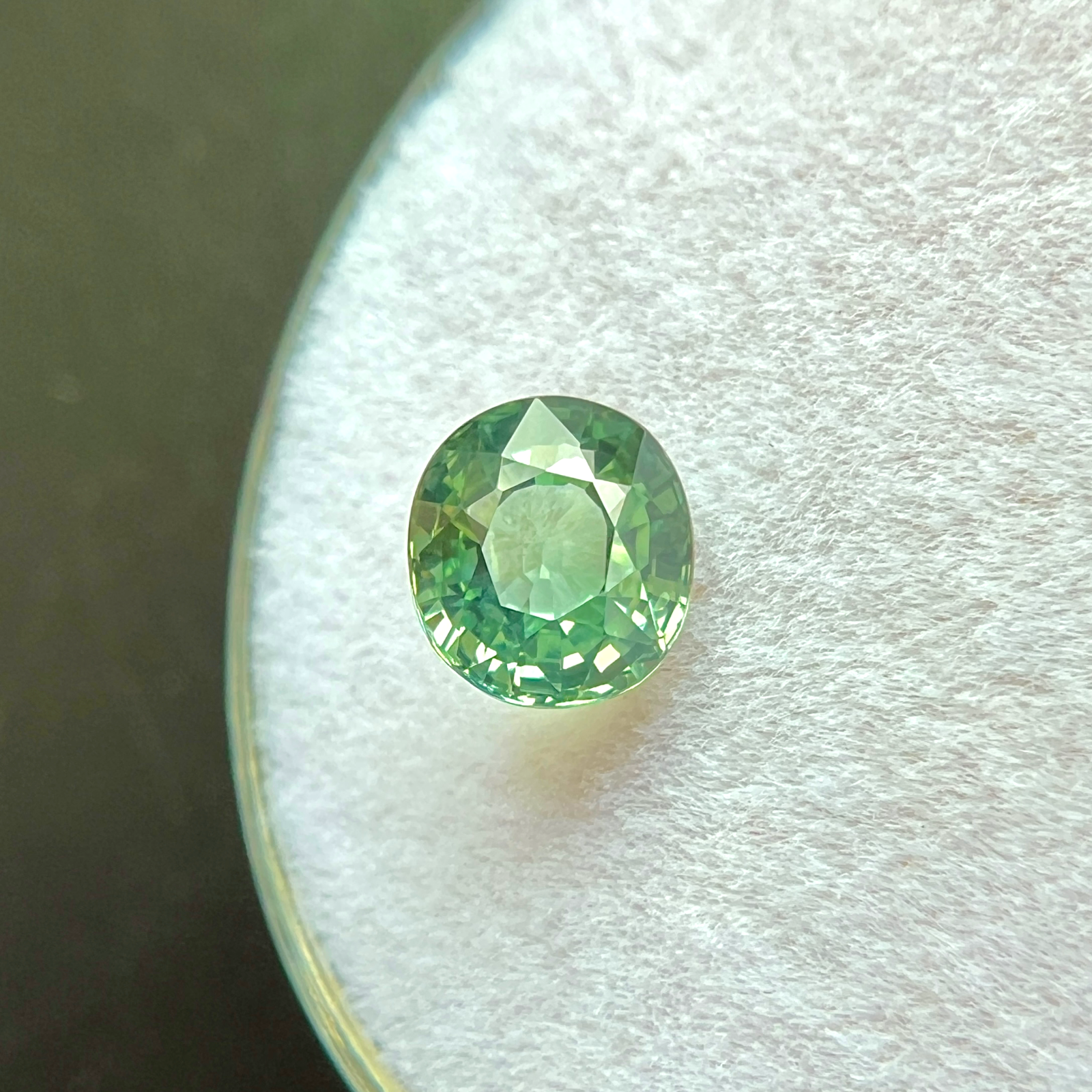 GIA CERTIFIED Natural 0.97ct Sapphire Vivid Green Oval Cut Gem 5.6x5.1mm VS — view 3