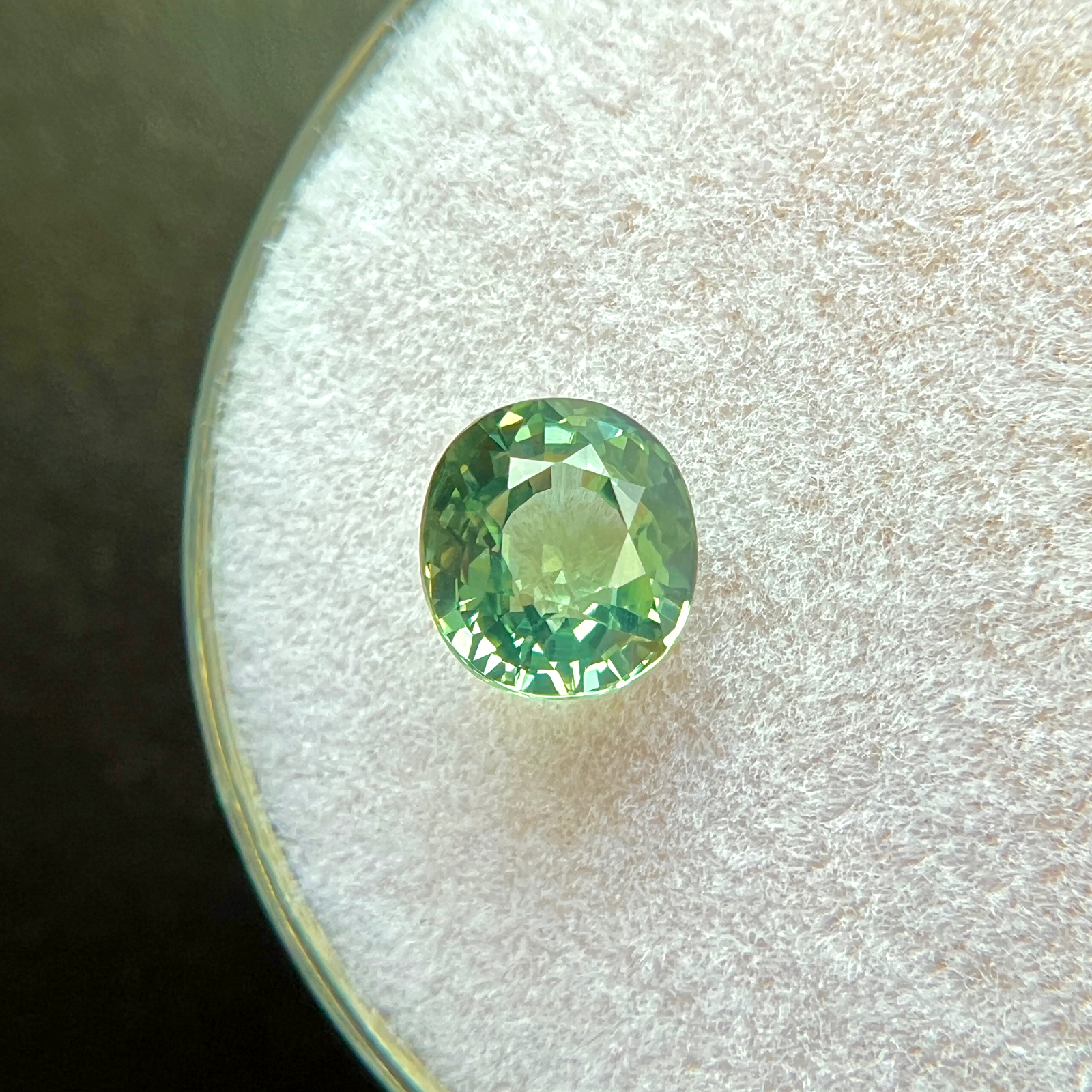 GIA CERTIFIED Natural 0.97ct Sapphire Vivid Green Oval Cut Gem 5.6x5.1mm VS — view 4