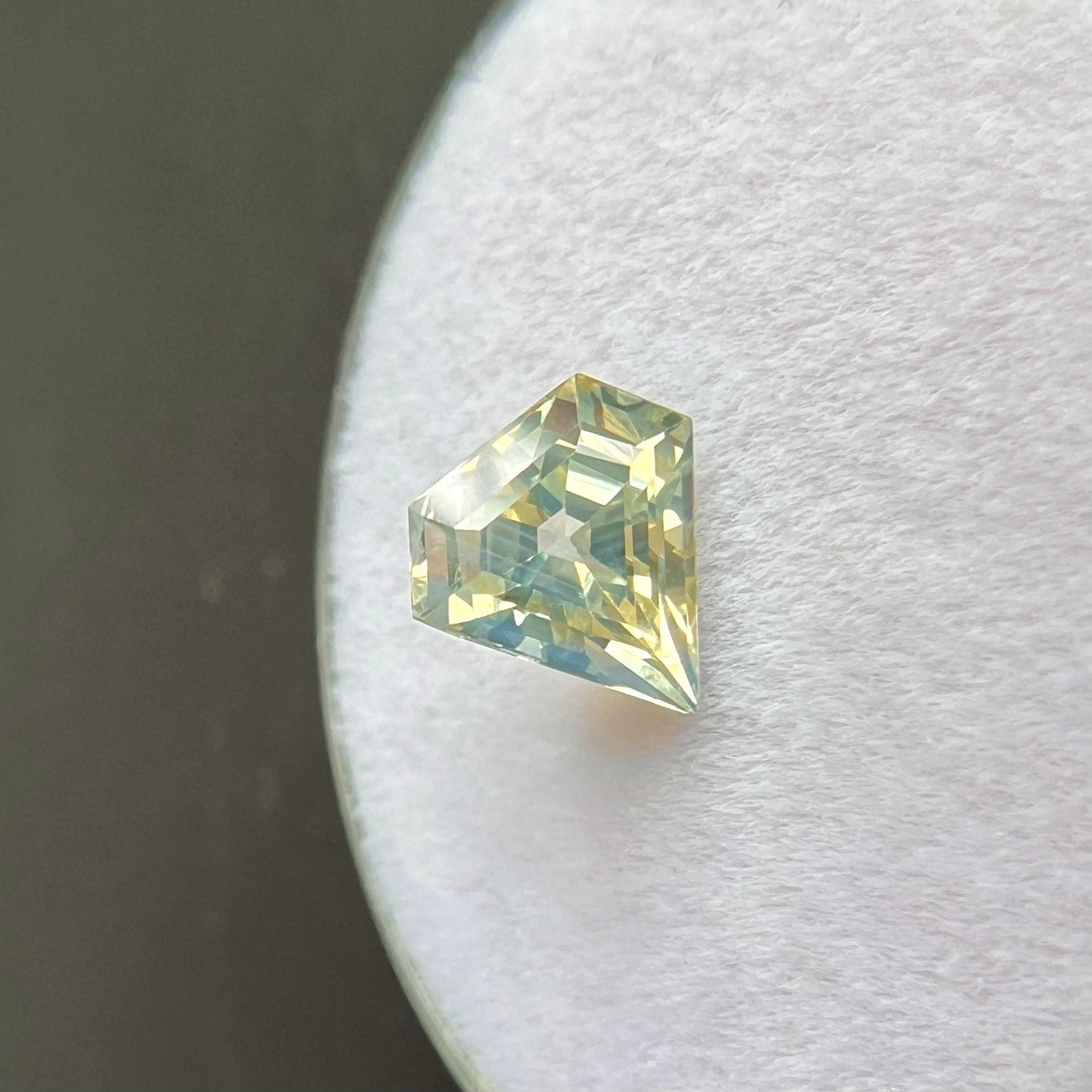 UNIQUE Natural GIA CERTIFIED Yellow Green Sapphire 1.22ct FANCY Shield Cut Gem — view 3