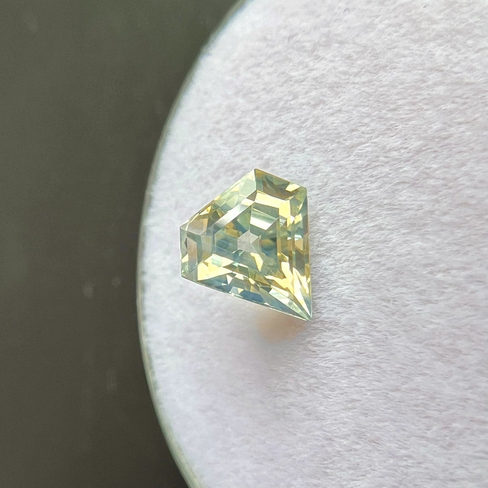 UNIQUE Natural GIA CERTIFIED Yellow Green Sapphire 1.22ct FANCY Shield Cut Gem — view 4