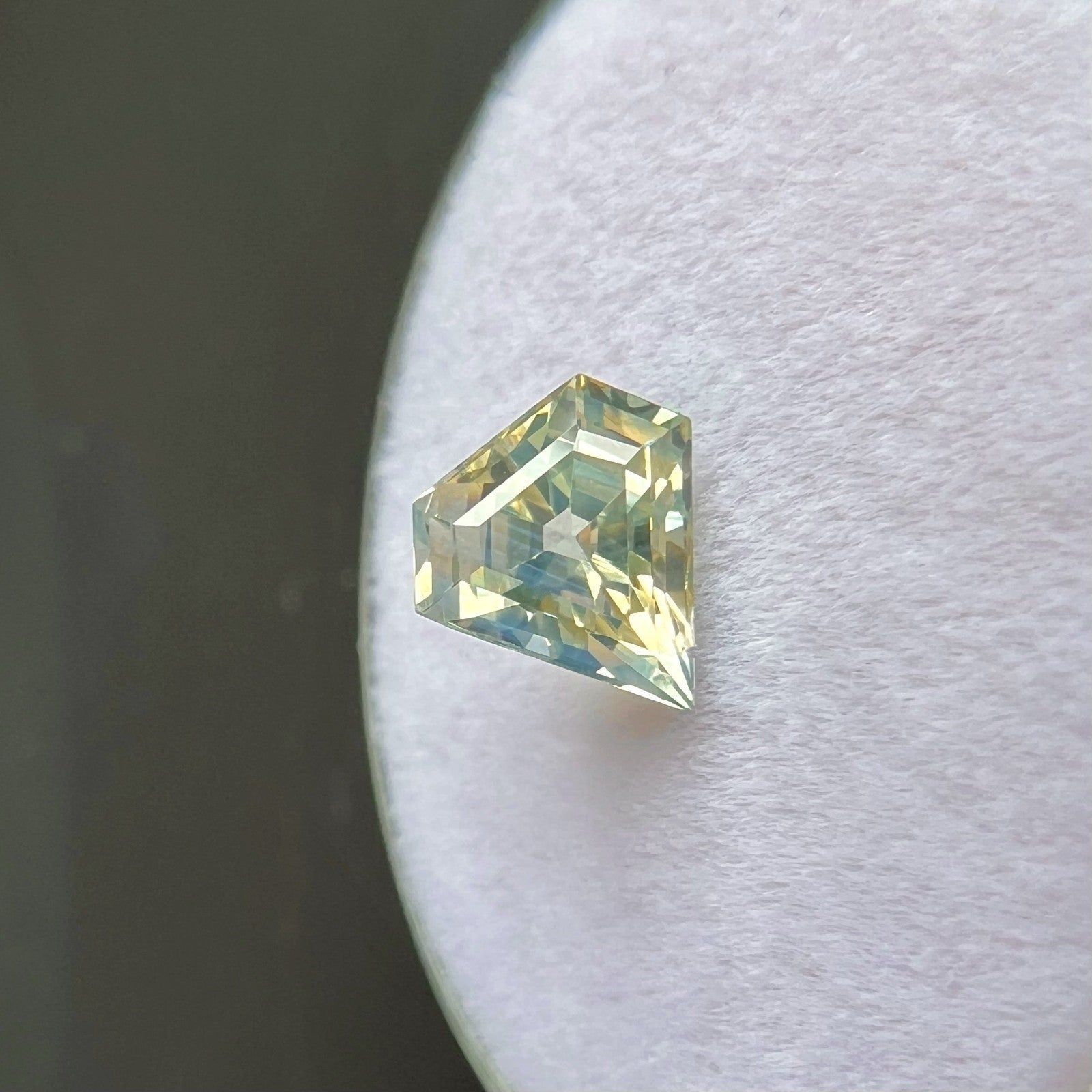 UNIQUE Natural GIA CERTIFIED Yellow Green Sapphire 1.22ct FANCY Shield Cut Gem — view 5