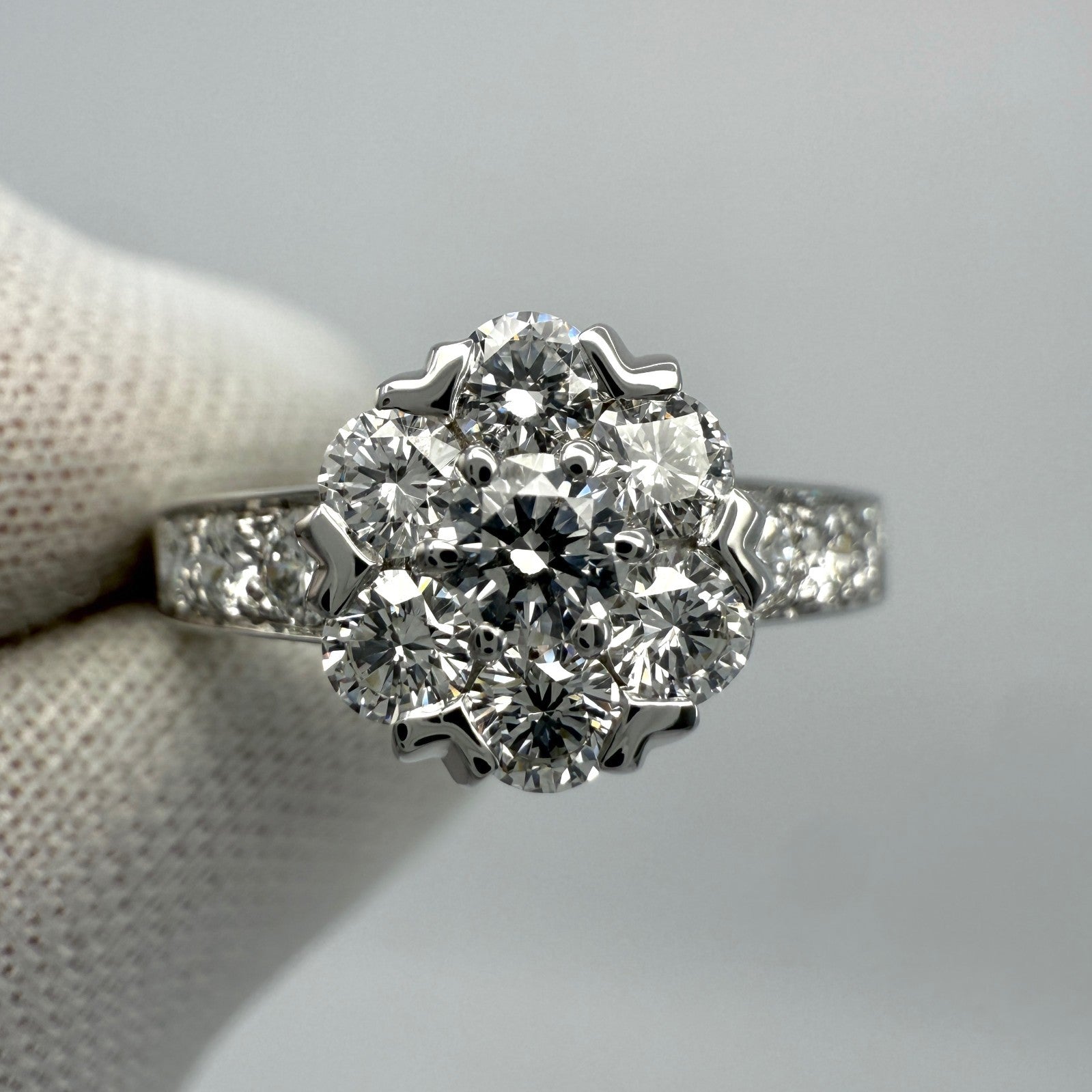 Rare Vintage Van Cleef & Arpels Diamond Fleurette 18k White Gold Flower Ring — view 3