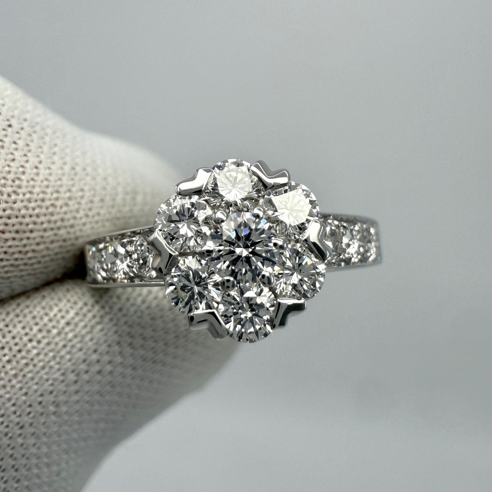Rare Vintage Van Cleef & Arpels Diamond Fleurette 18k White Gold Flower Ring — view 4