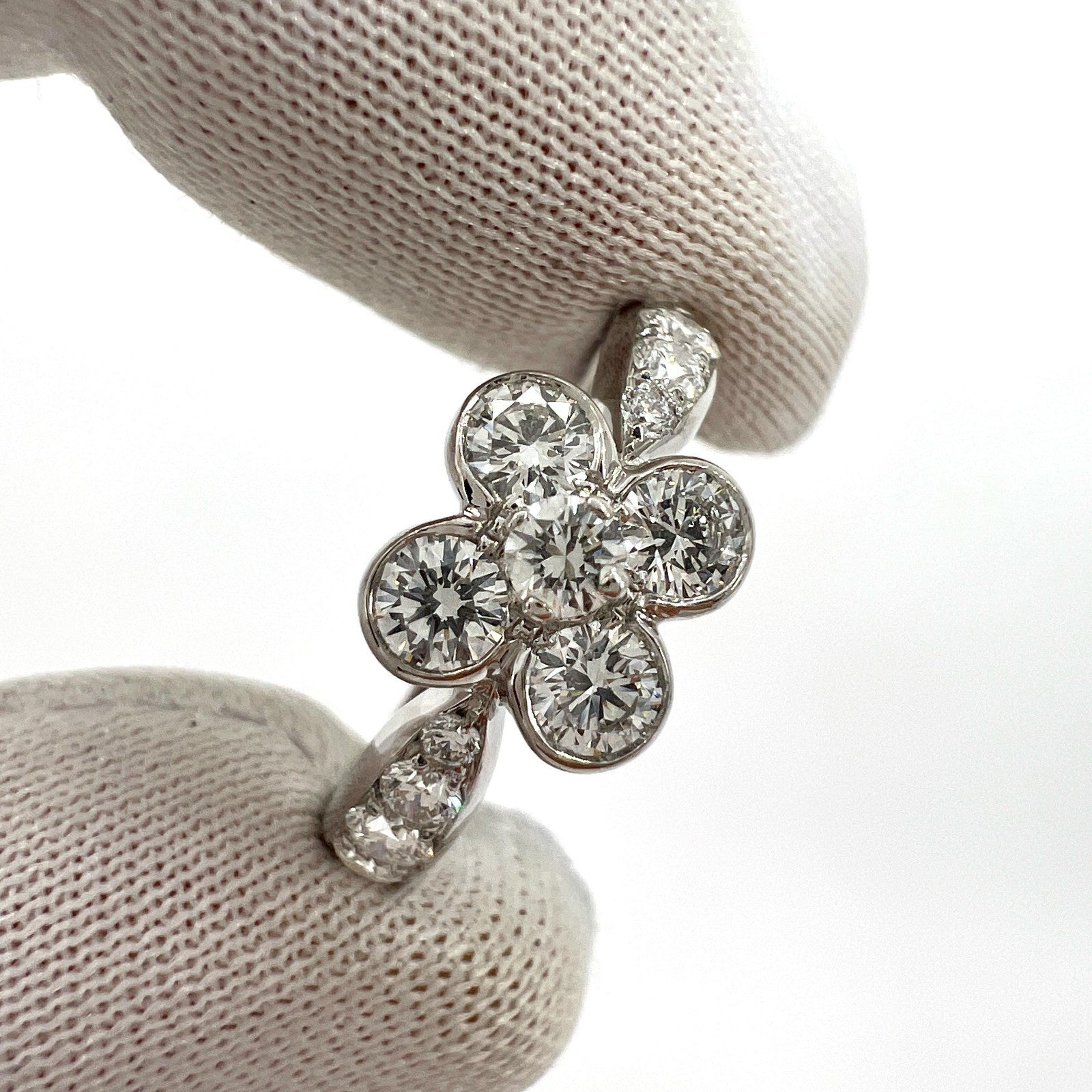 Rare Vintage Van Cleef & Arpels Onbell Diamond 18k White Gold Flower Ring 50 — view 4