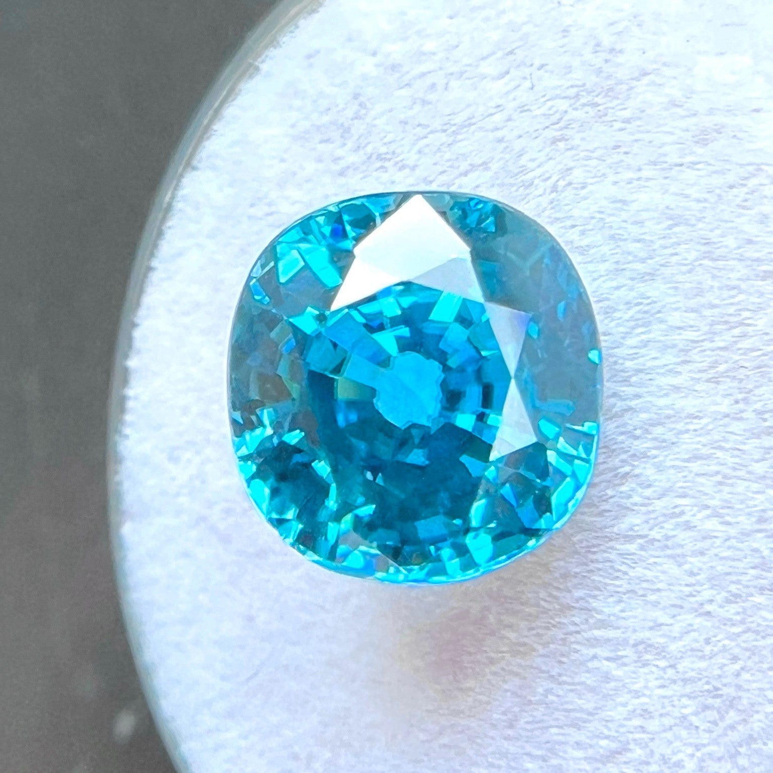 Fine NATURAL 6.32ct Vivid NEON Blue Zircon Cushion Cut Rare Gem 9.5x9.mm VVS — view 3