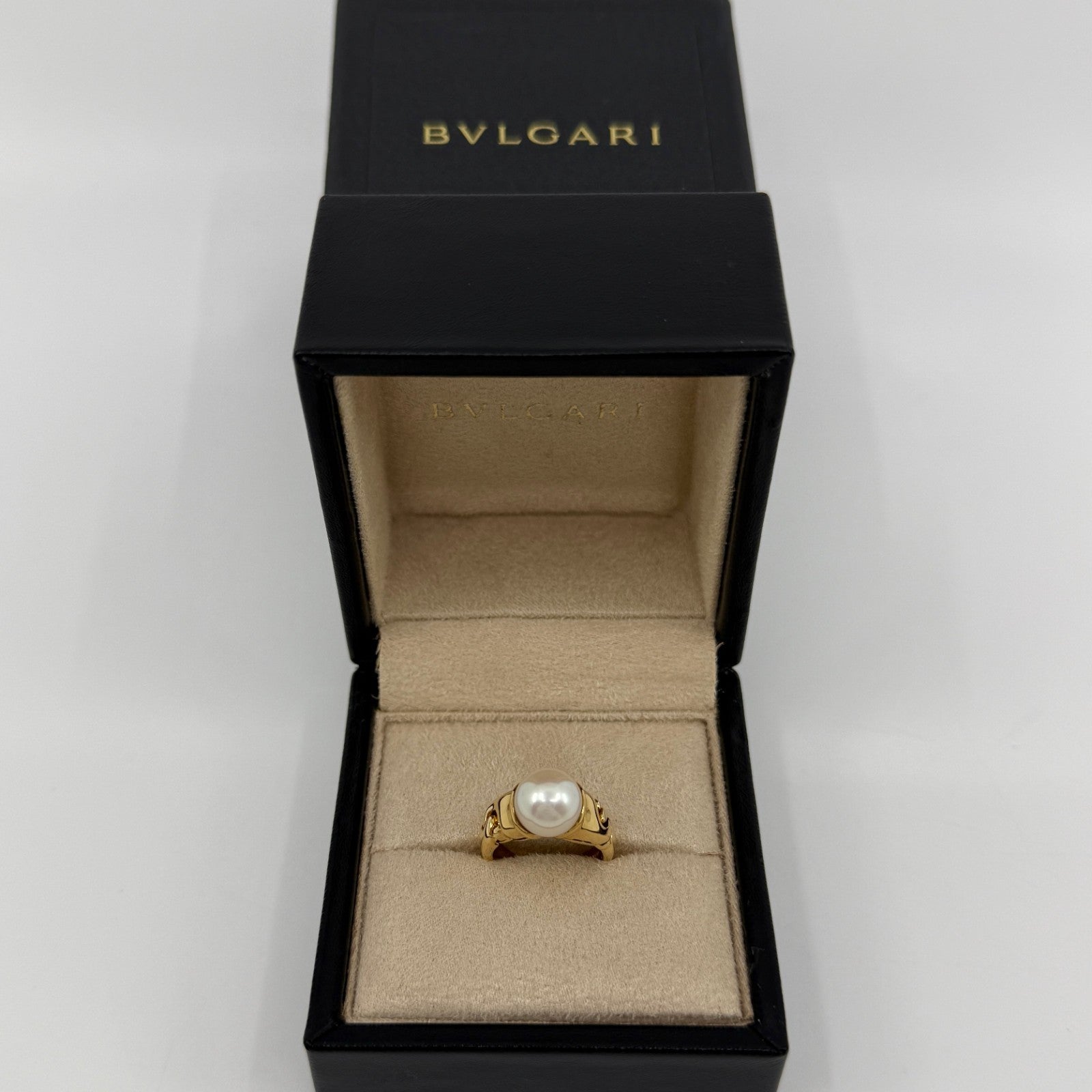 Rare Vintage Bvlgari Passo Doppio 9mm White Pearl 18k Yellow Gold Ring EU49 — view 2