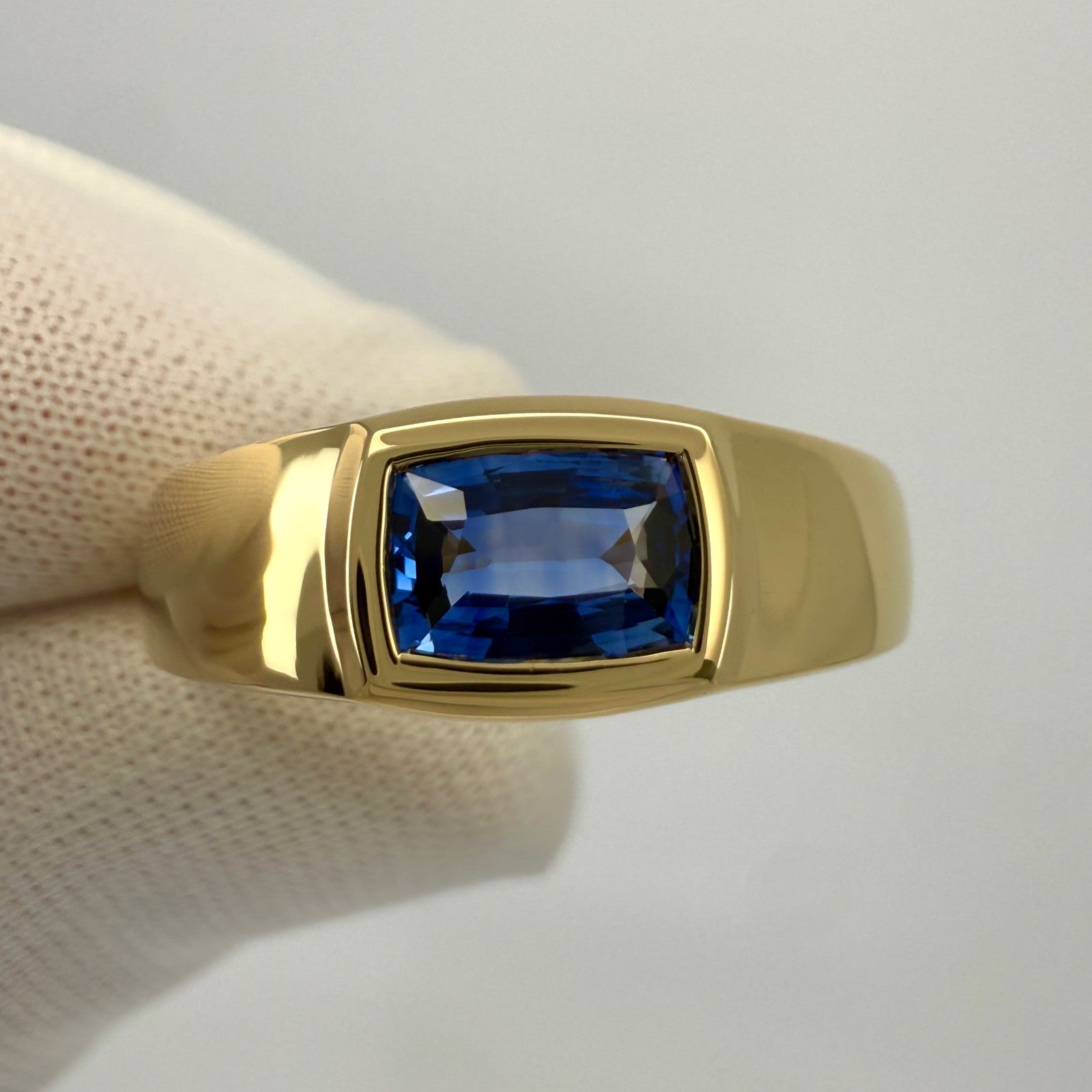 Vivid Cornflower Blue Ceylon Sapphire Cushion Cut 18k Yellow Gold Signet Ring — view 2