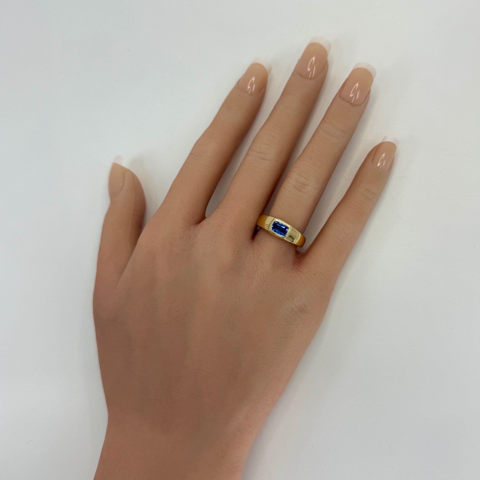 Vivid Cornflower Blue Ceylon Sapphire Cushion Cut 18k Yellow Gold Signet Ring — view 3