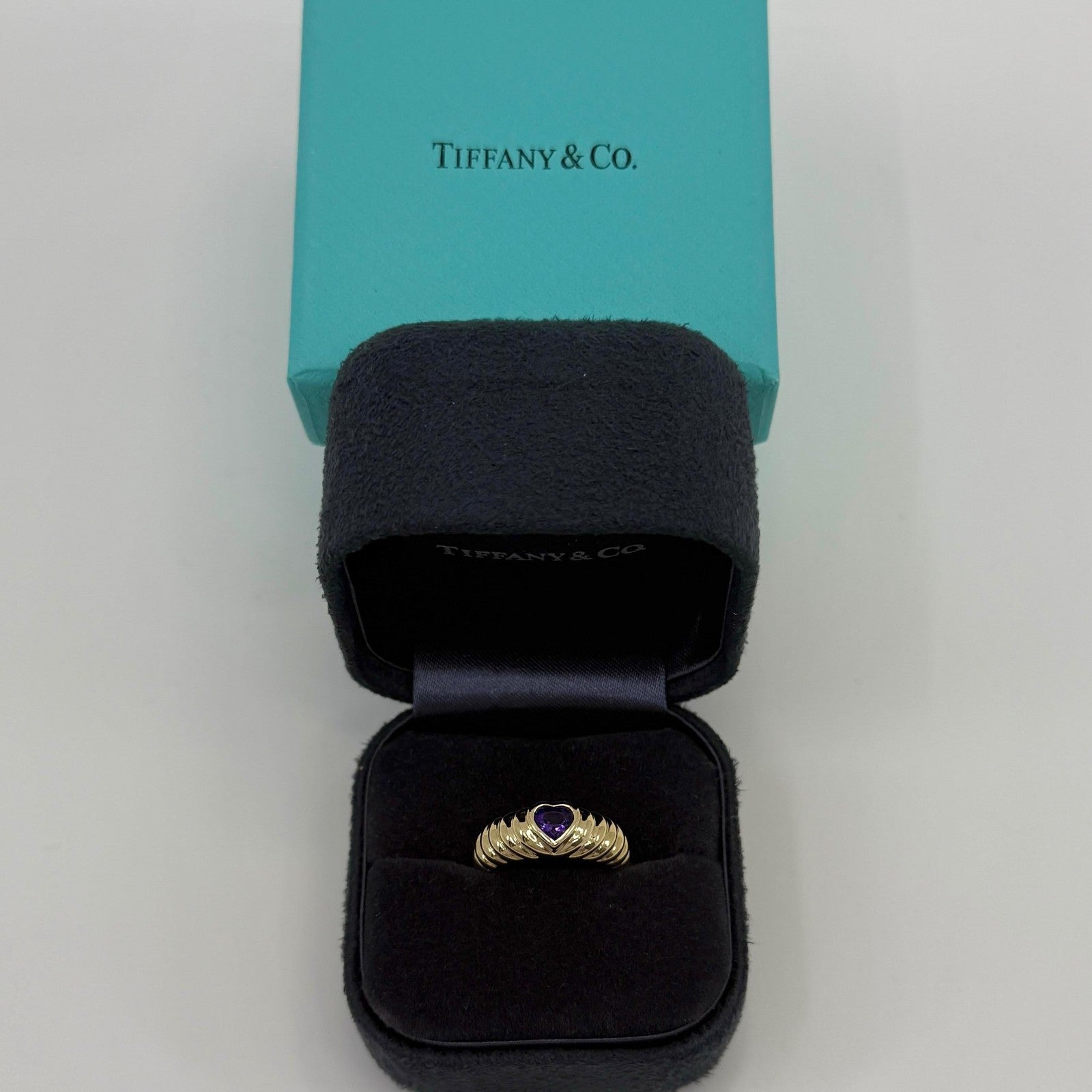Vintage Tiffany & Co. Vivid Purple Amethyst Heart Cut 18k Yellow Gold Band Ring — view 2