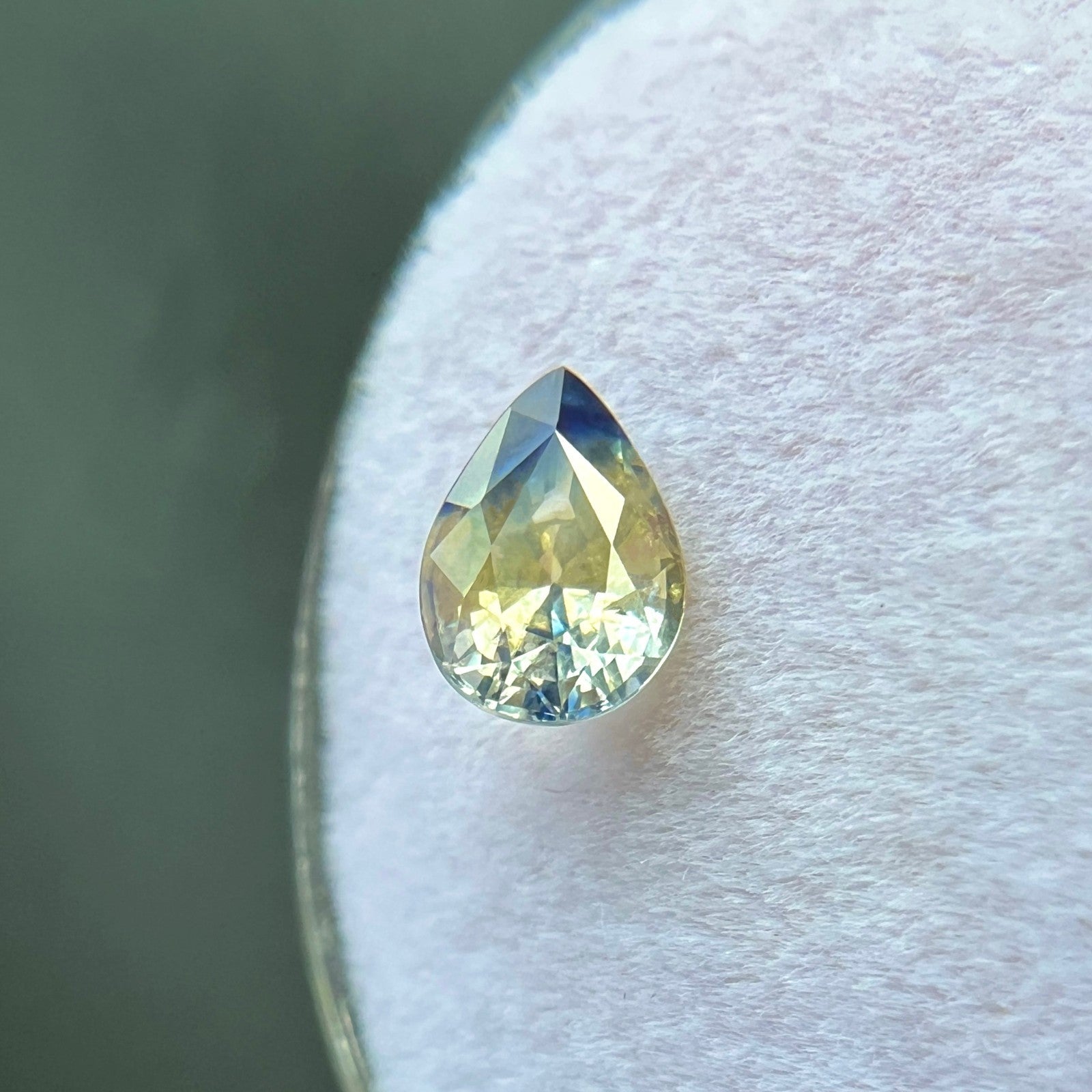 Unique GIA CERTIFIED 1.04ct Pear Cut Bi Colour Blue Yellow Sapphire Gemstone — view 4