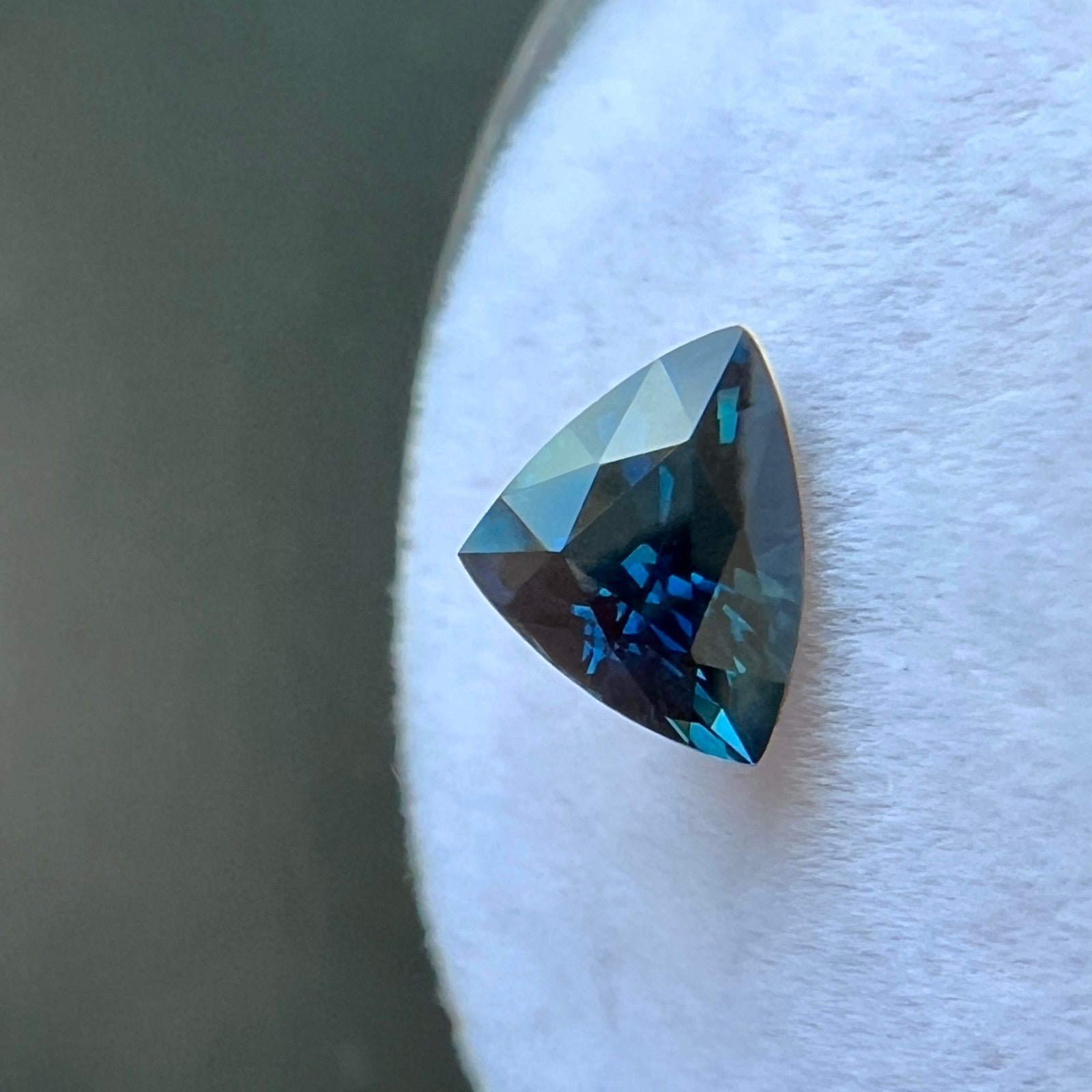 GIA CERTIFIED 1.09ct Natural NATURAL Triangle Cut Deep Blue Sapphire 7x5.6mm — view 3