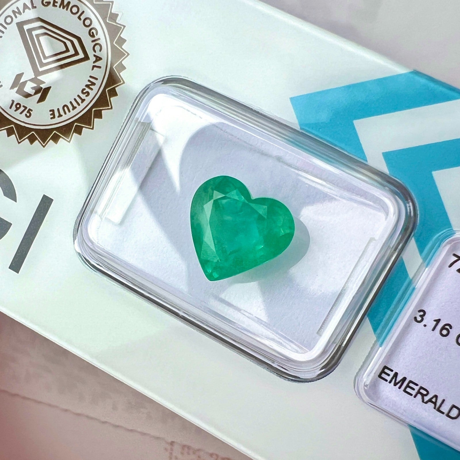IGI CERTIFIED 3.16ct Natural VIVID Green Emerald Heart Cut 9.3x9.8mm ZAMBIA Gem — view 3