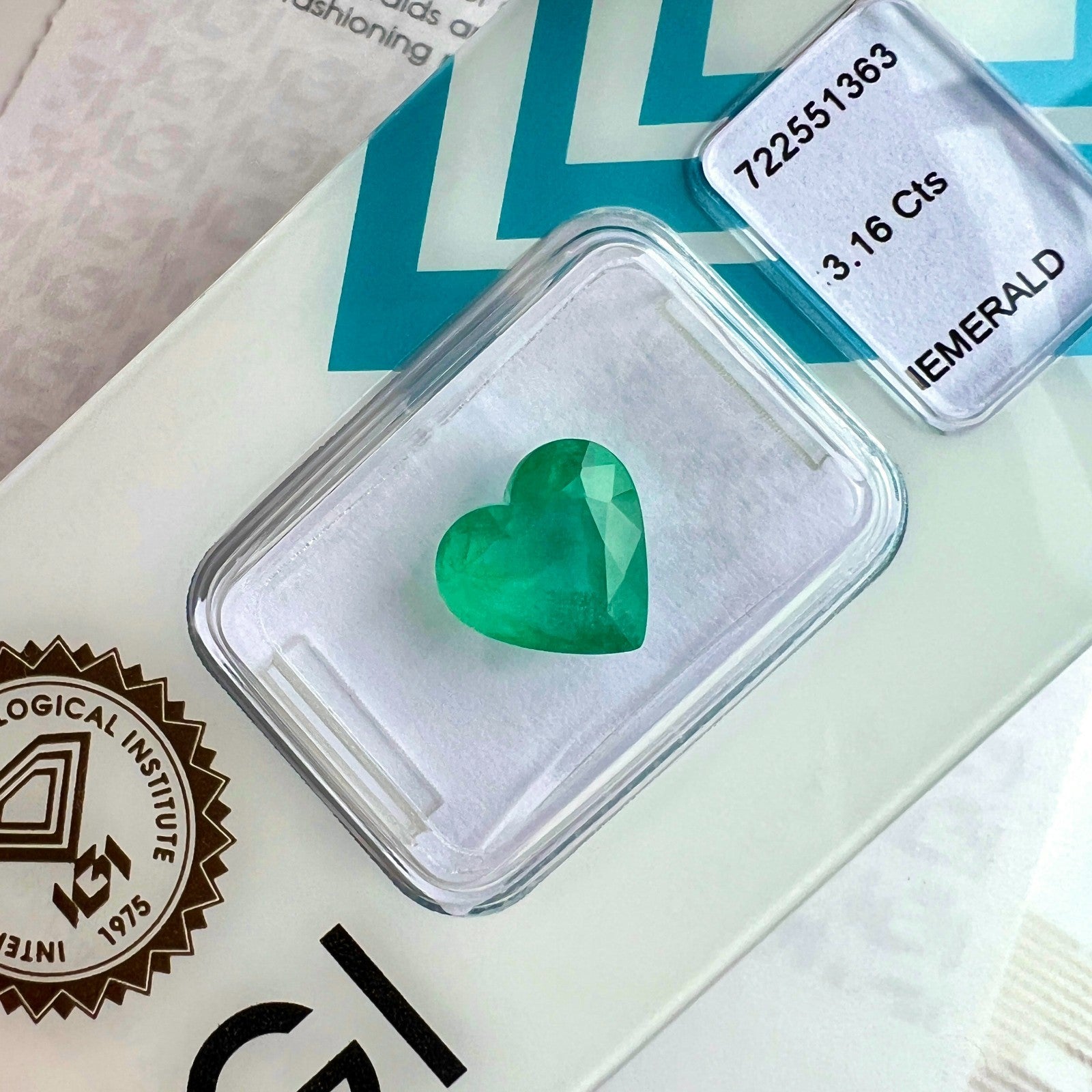 IGI CERTIFIED 3.16ct Natural VIVID Green Emerald Heart Cut 9.3x9.8mm ZAMBIA Gem — view 4
