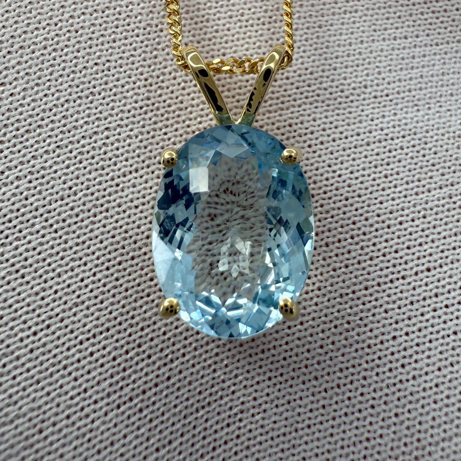 3.36ct Vivid Blue Aquamarine Oval Cut 18k Yellow Gold Solitaire Pendant Necklace — view 4
