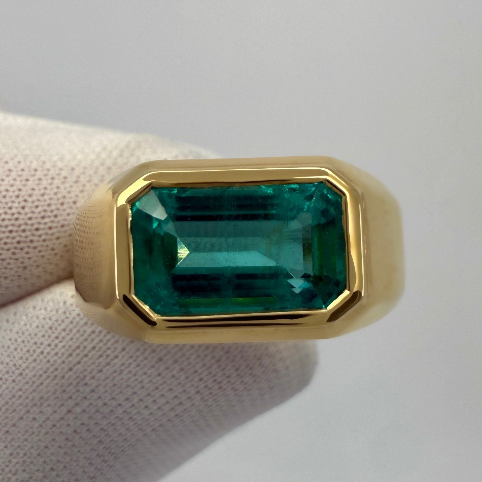 GIA Certified 2.84ct Zambian Emerald 18k Yellow Gold East West Signet Ring — view 3