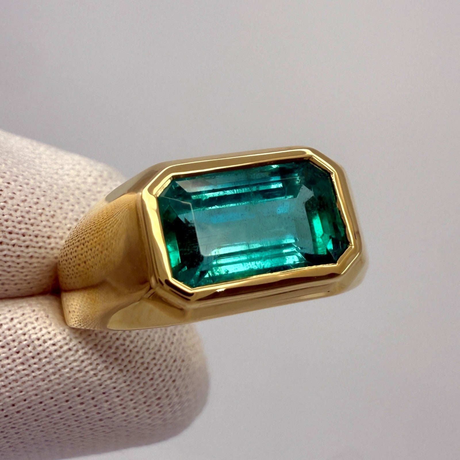 GIA Certified 2.84ct Zambian Emerald 18k Yellow Gold East West Signet Ring — view 4
